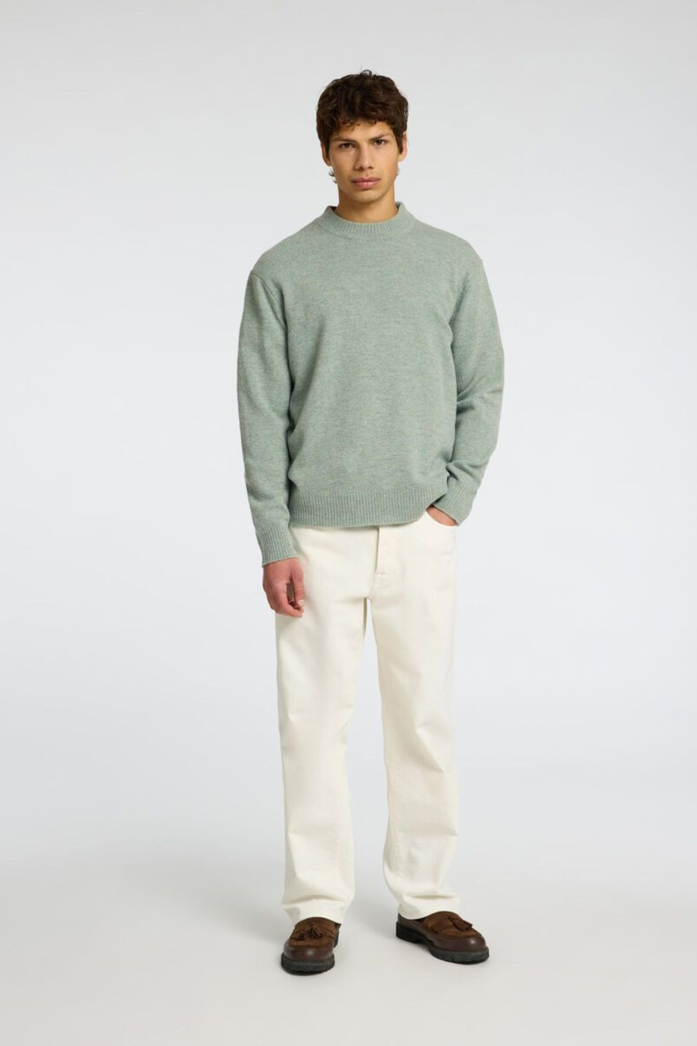 Model wearing the Selected Homme reuben ls knit relaxed crewneck in green. Front view