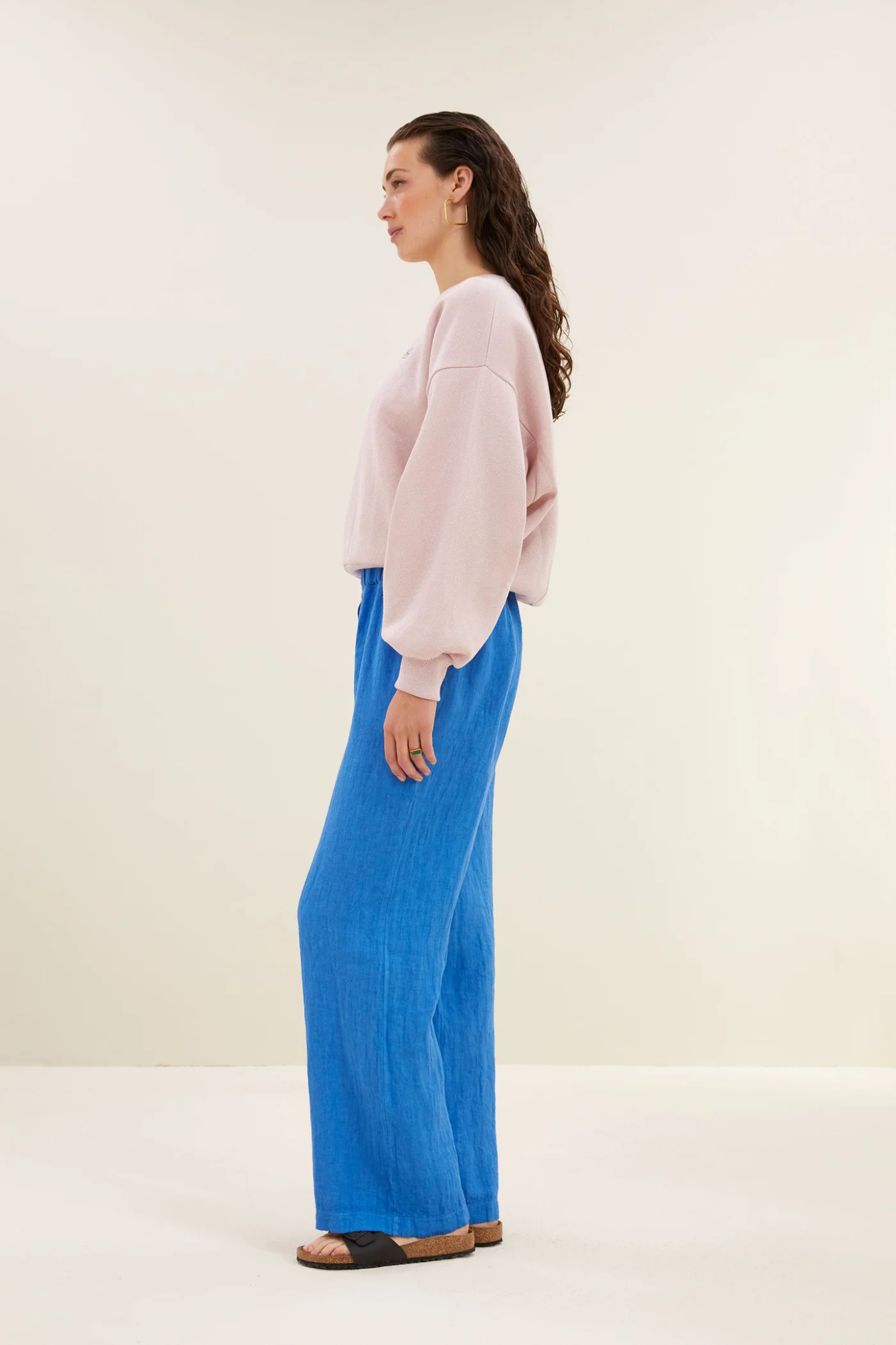 Model wearing the By-Bar robyn linen pants in queens blue. Side view