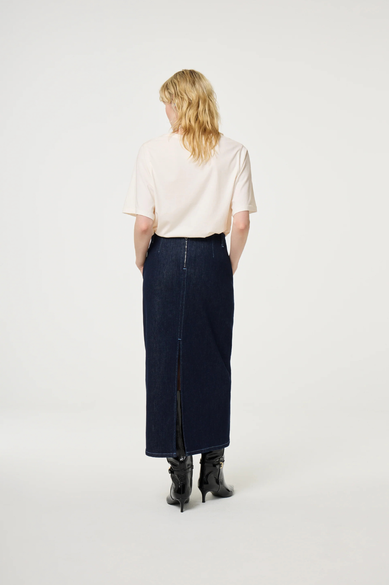 ROSE WINE T-SHIRT - COSY WHITE
