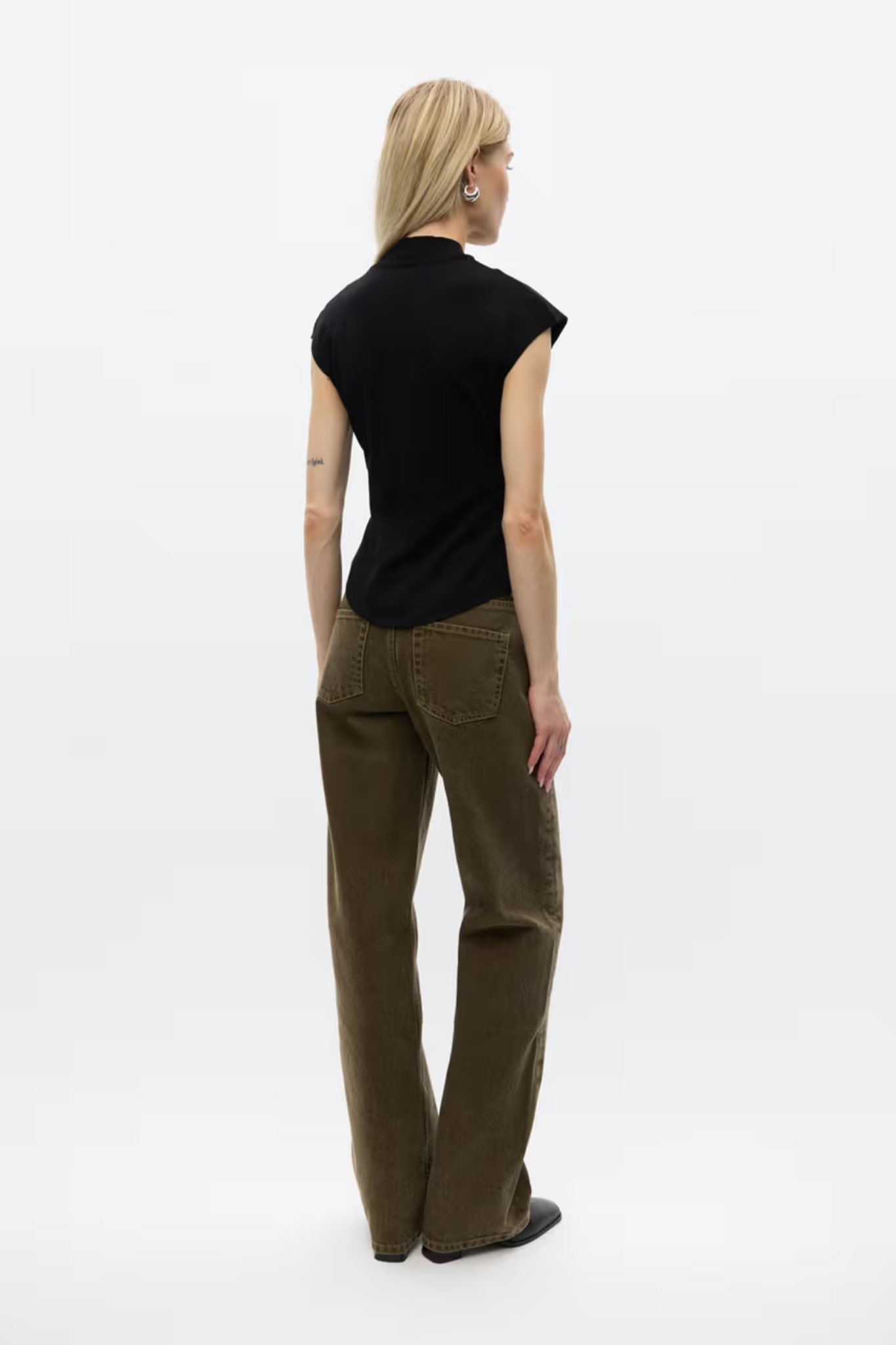 NELLA SS KNIT - BLACK