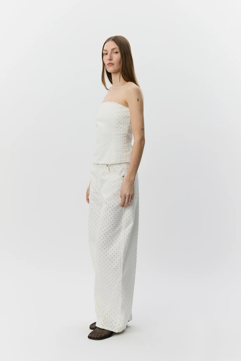 TOMAR BARREL SHAPE JEANS - OFF WHITE