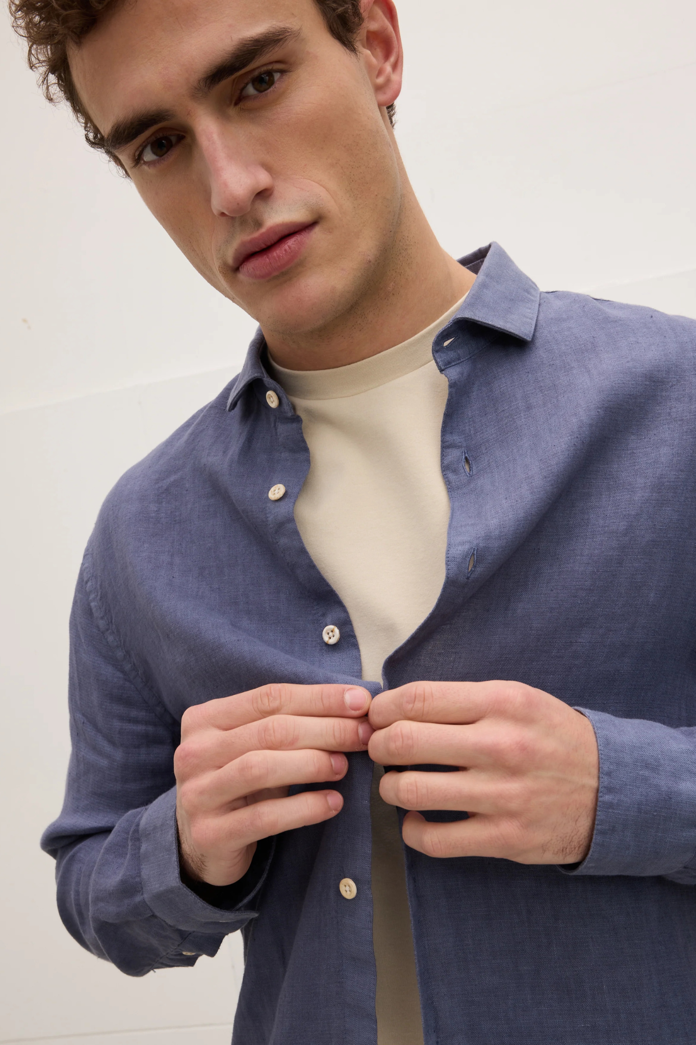 Model wearing the Goodpeople soho shirt in stormy blue. Close front view