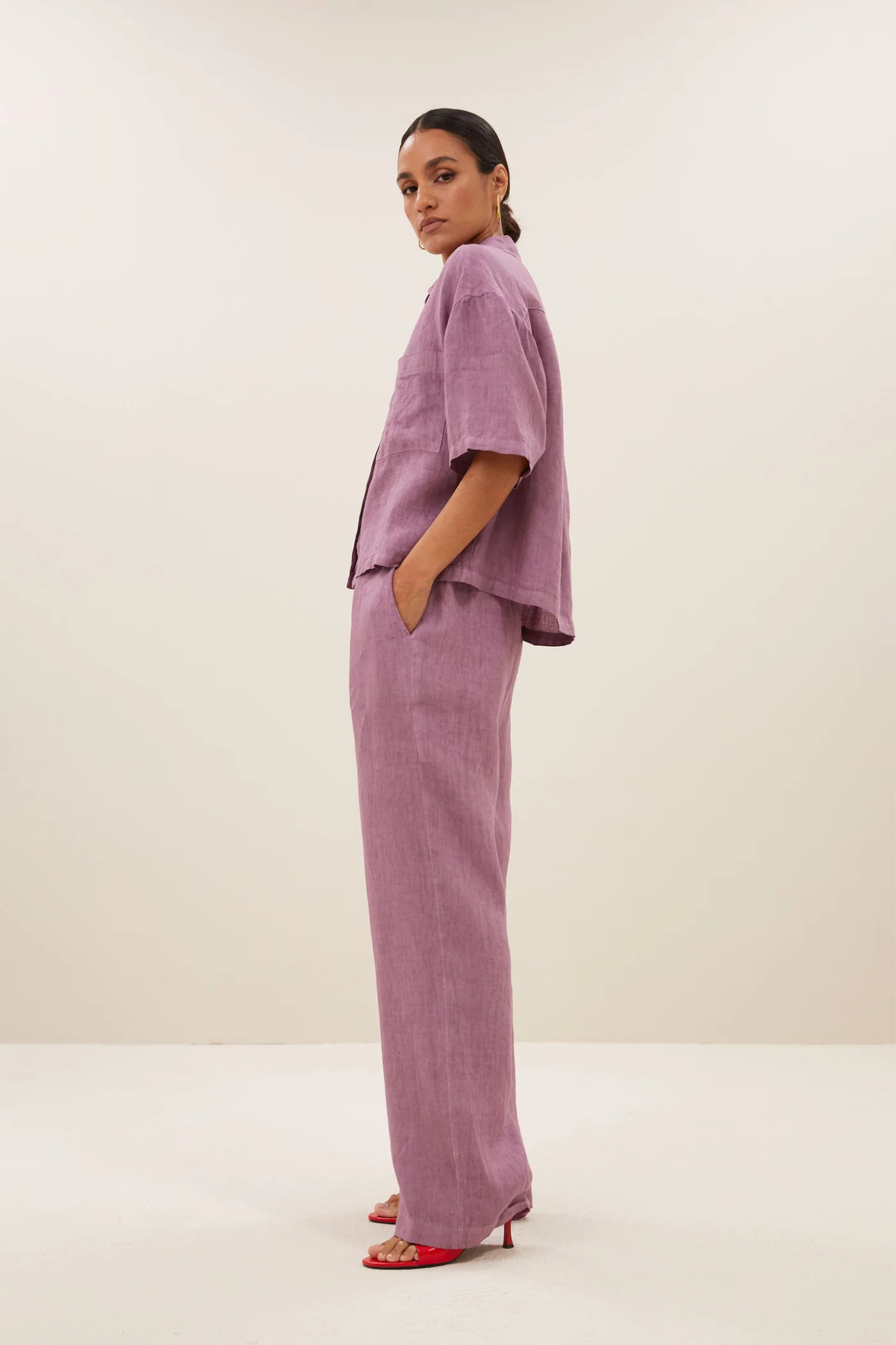 Model wearing the By-Bar cris linen blouse in lavender. Side view