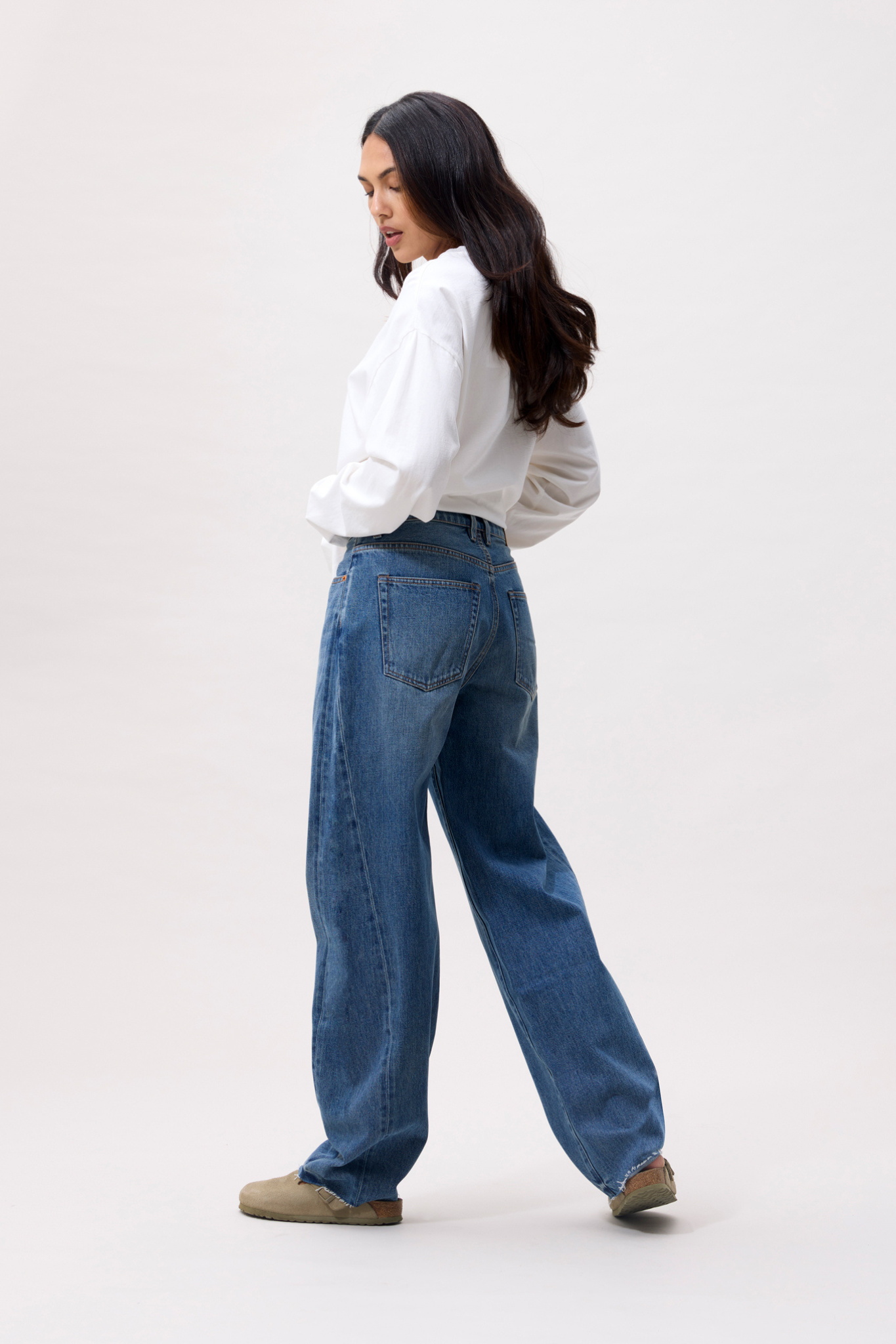 SUPER BARREL FIT JEANS - MEDIUM BLUE