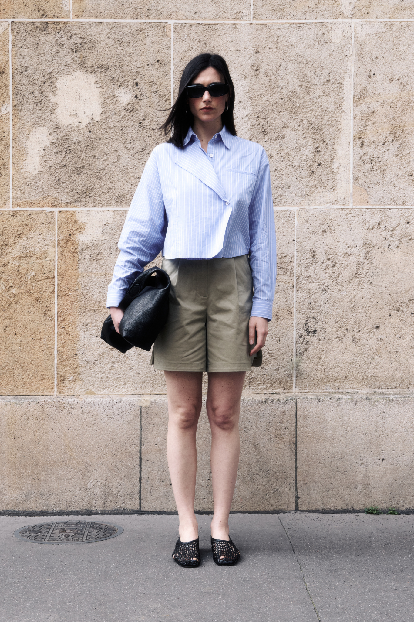 Model wearing the JIJI aurore shirt in sky blue. Front view