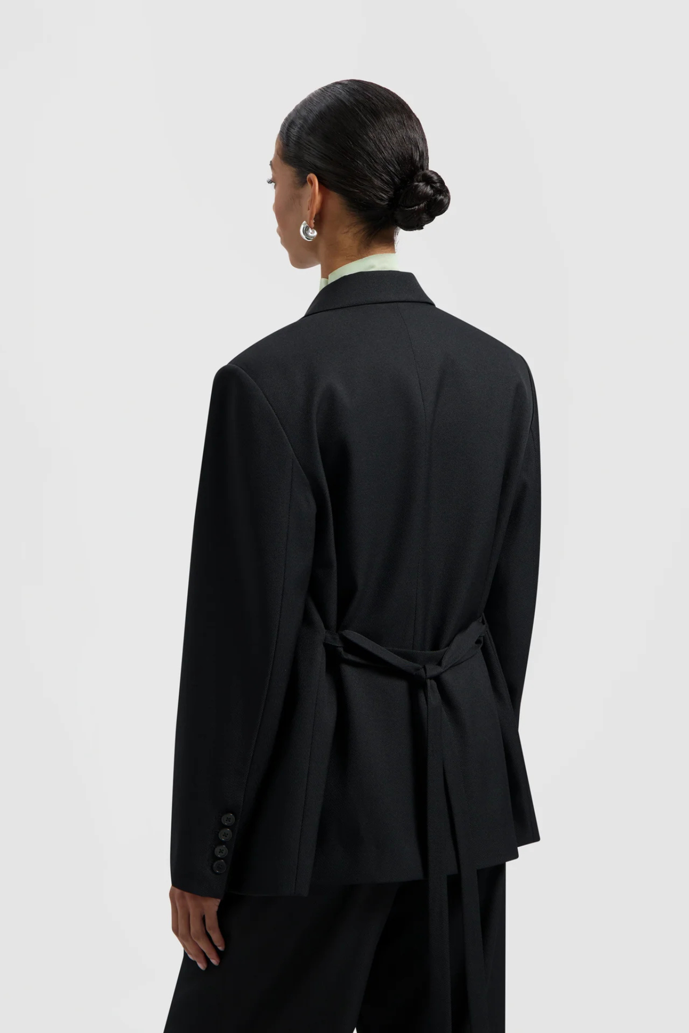 Model wearing the Olaf tailored blazer in black. Back view