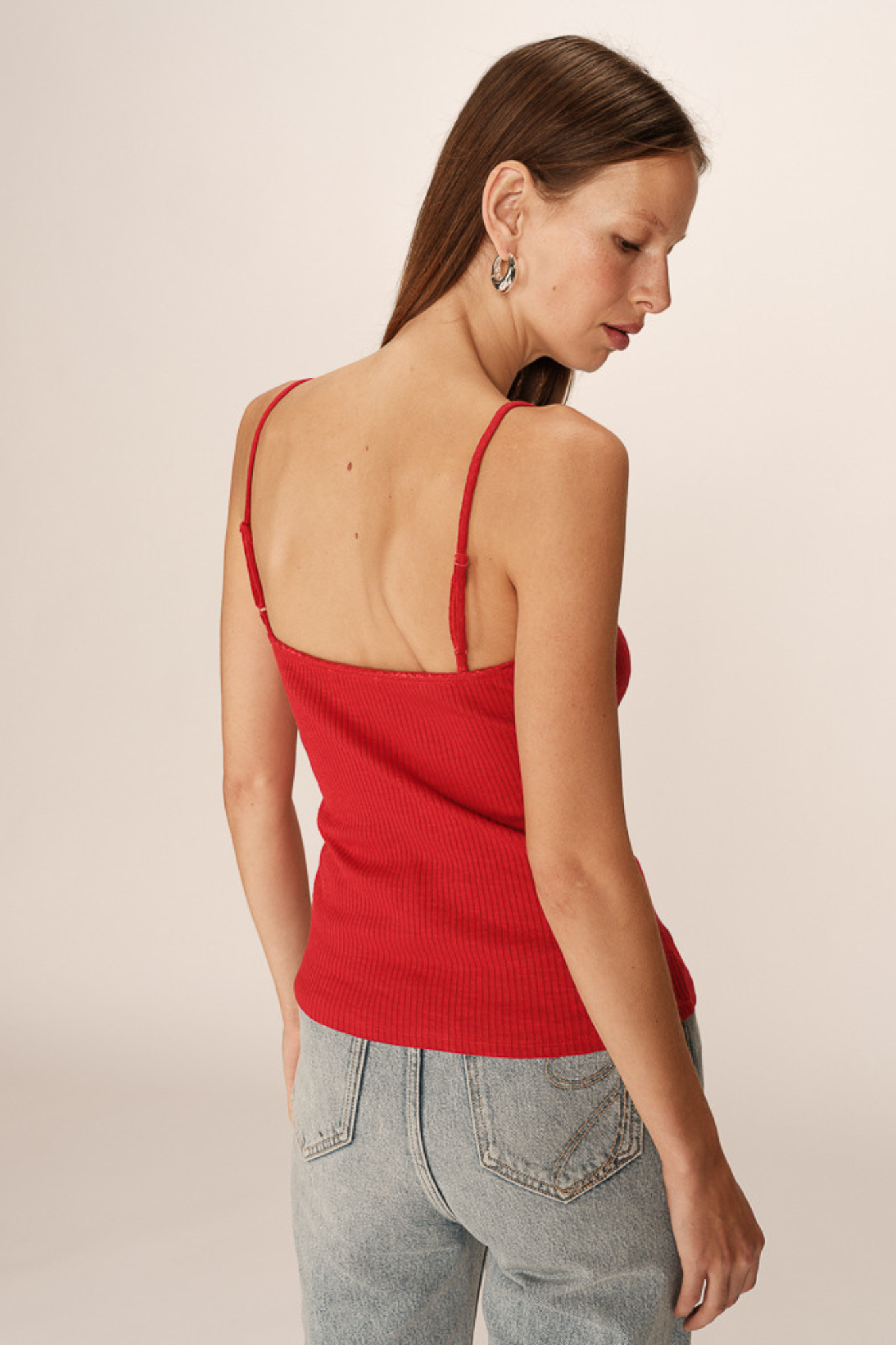 Model wearing the Grace & Mila presto top in red. Back view