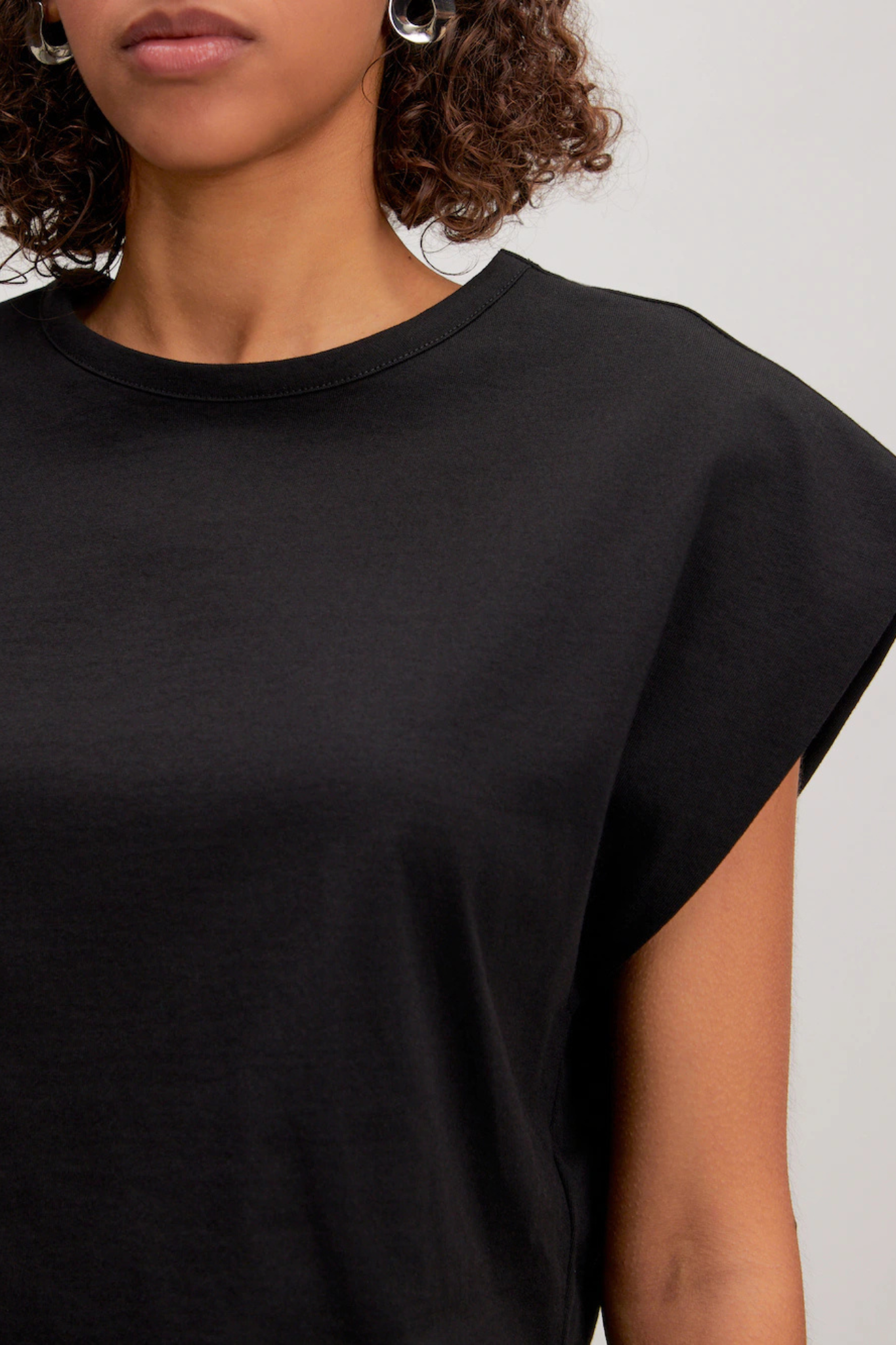 XOPHIA T-SHIRT - BLACK