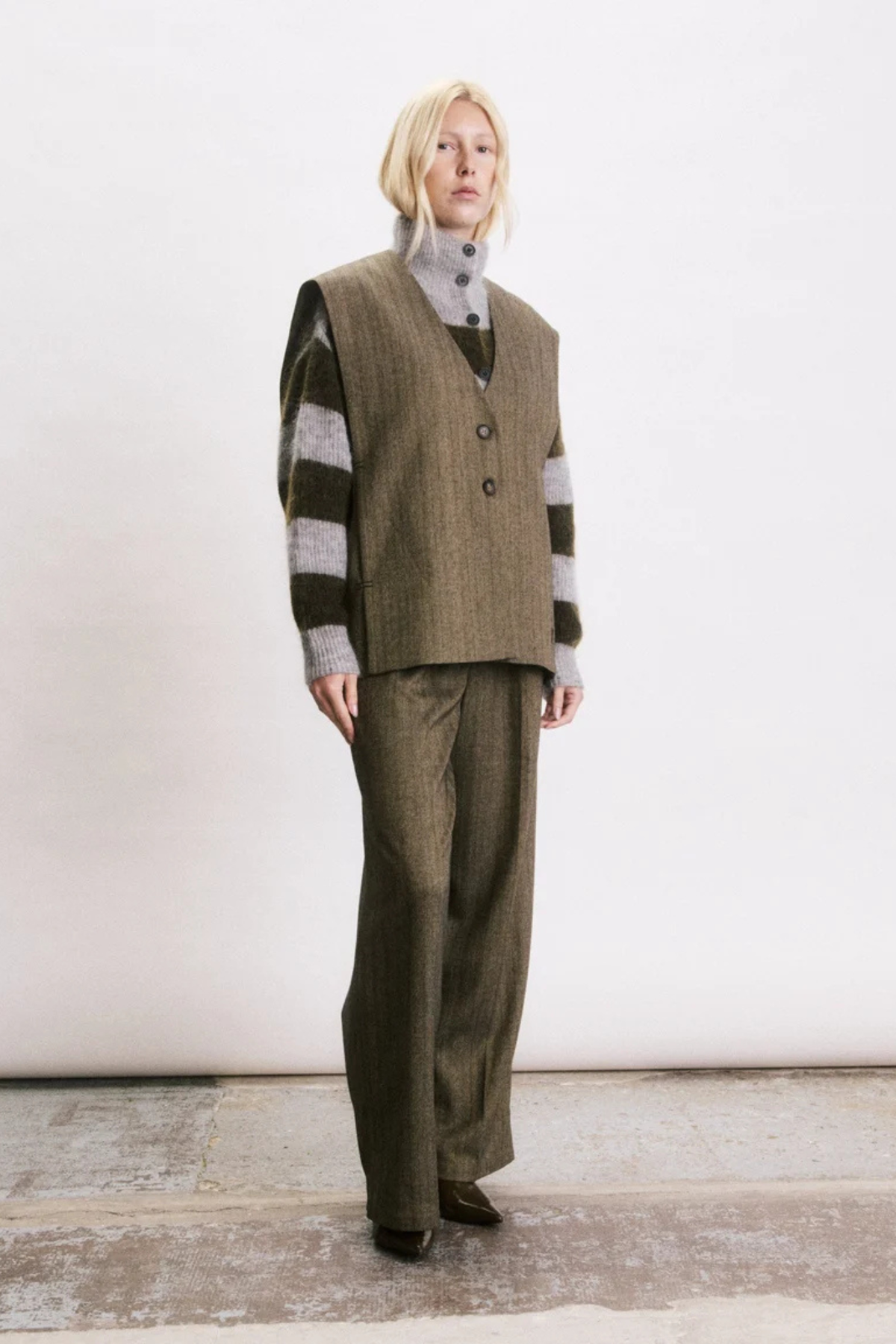 SILAS VEST - CAMEL