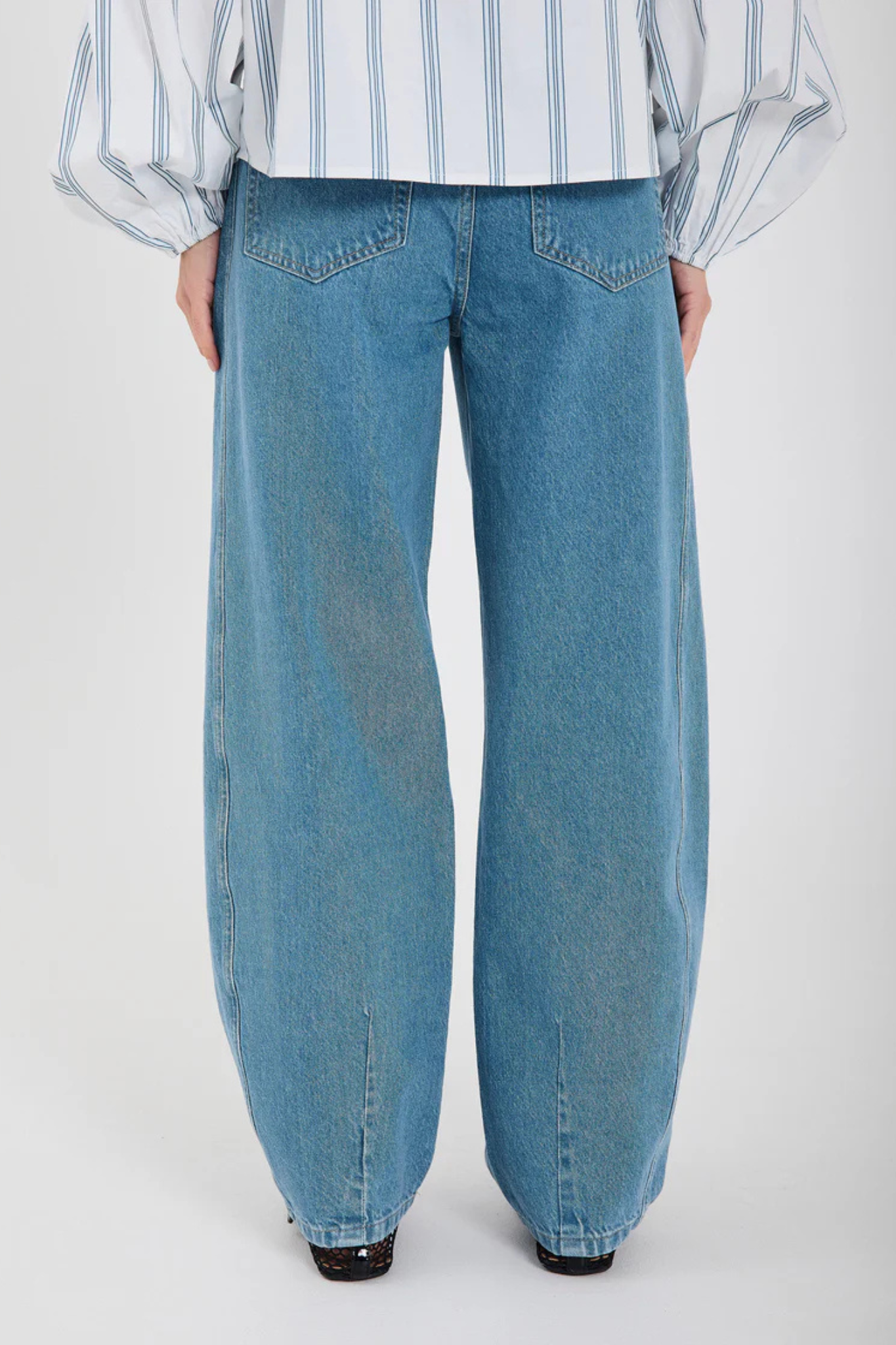 KENZIE BARREL JEANS - MEDIUM BLUE DENIM
