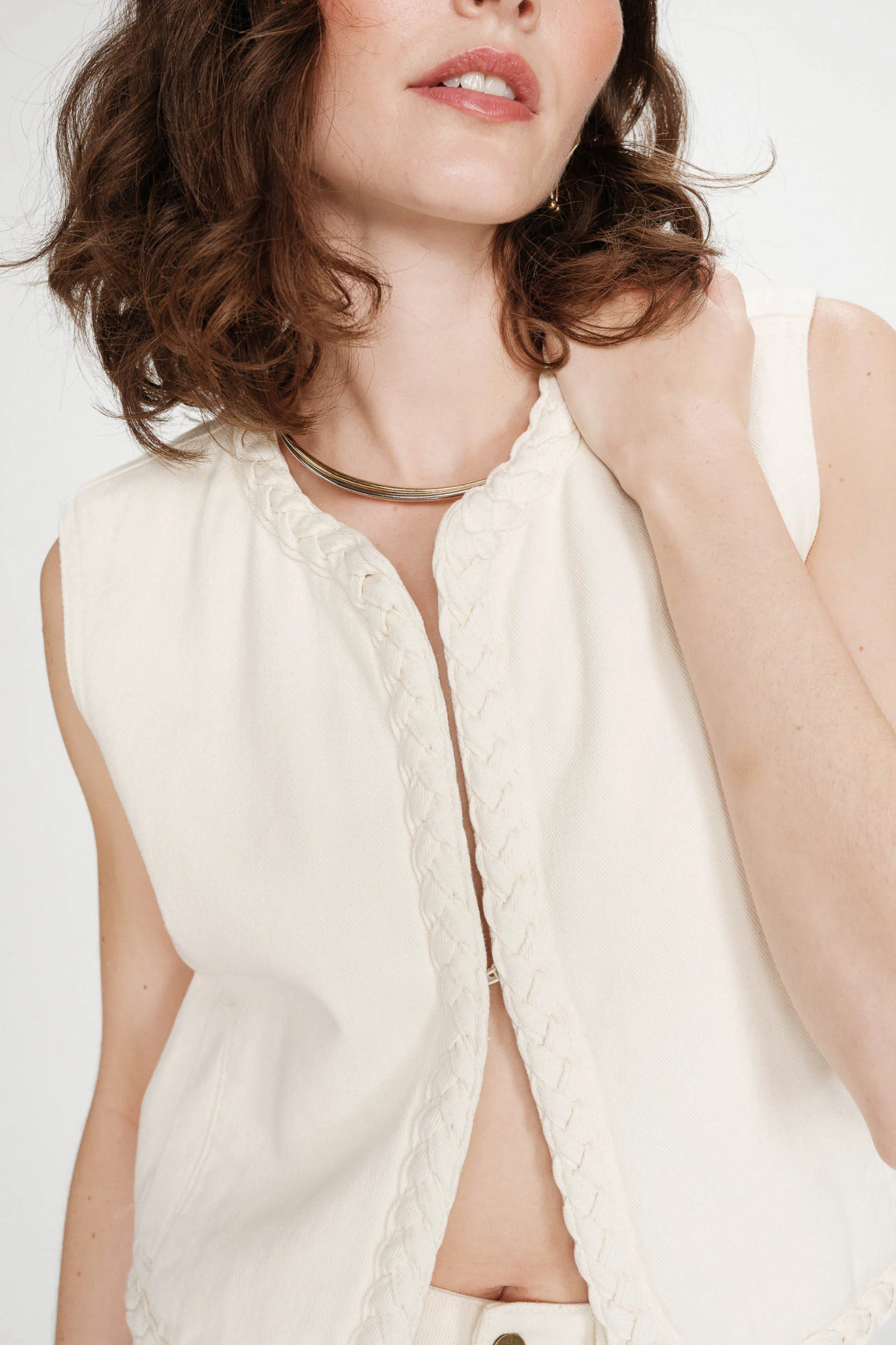 VERONA SLEEVELESS JACKET - ECRU