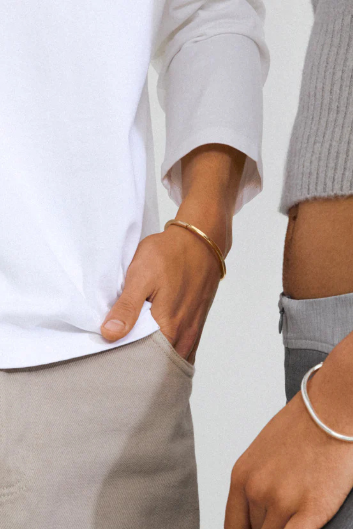 ALAIA BANGLE BRACELET - GOLD