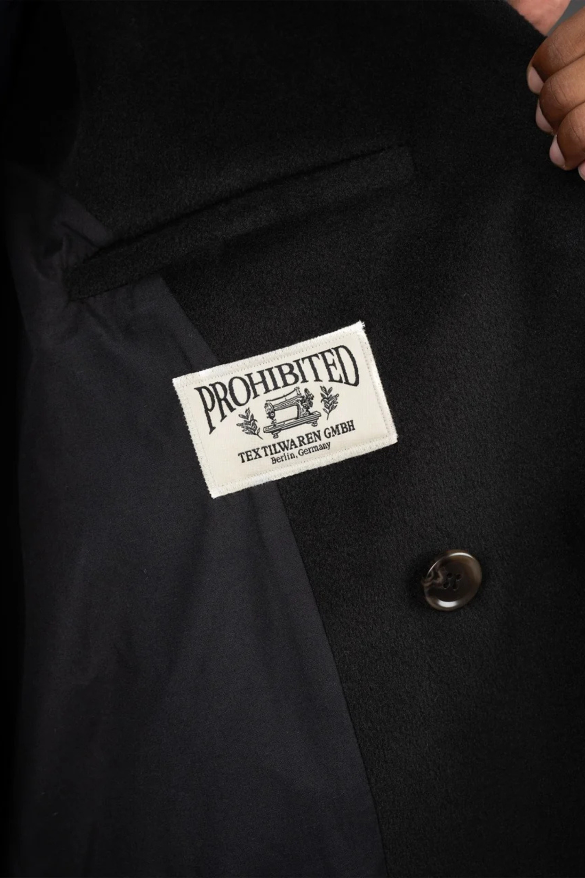 LODGE COAT - BLACK