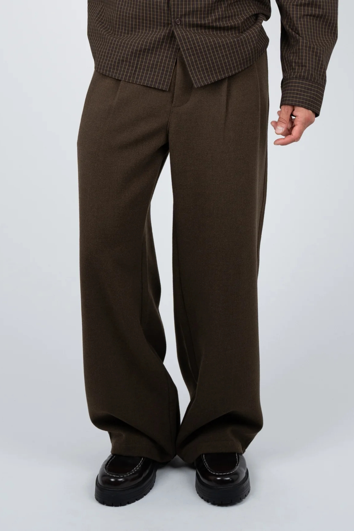 REVIVAL PLEATED PANTS - BROWN