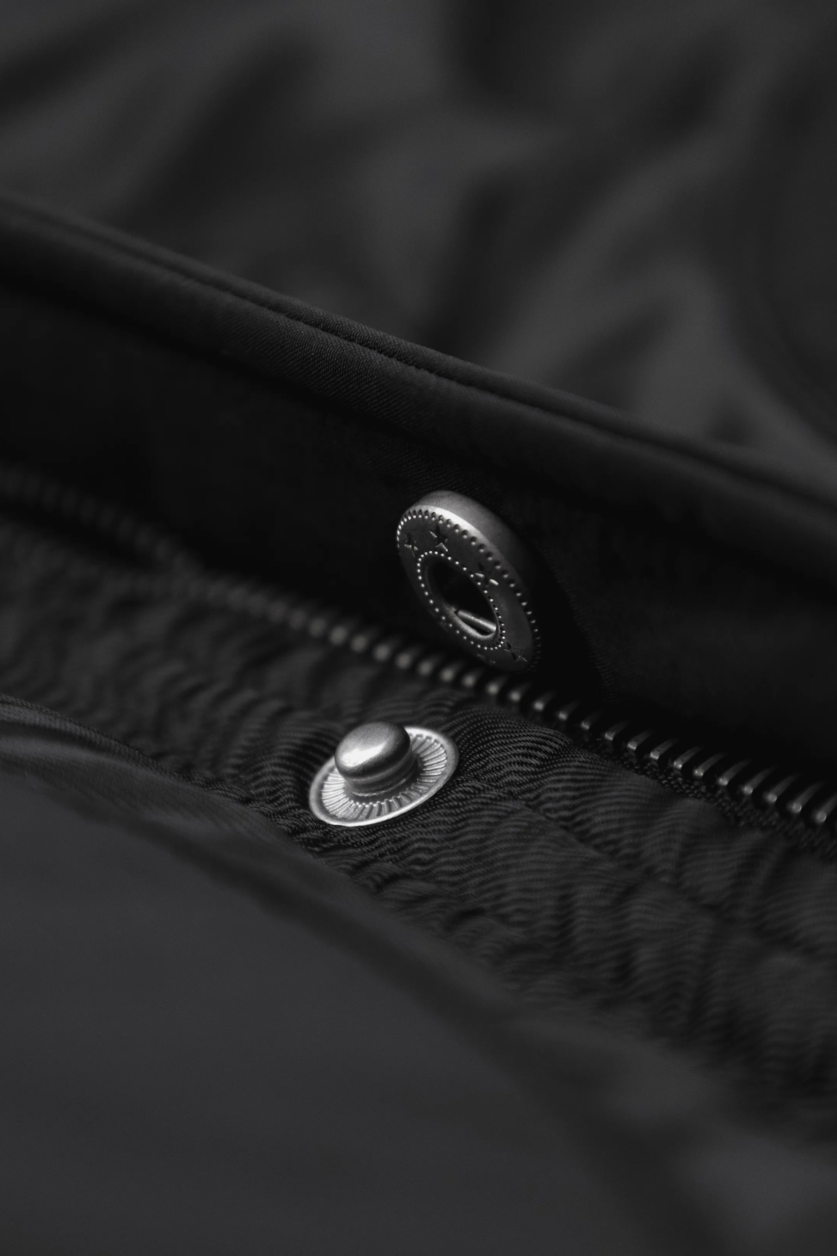 REVERSIBLE BOMBER JACKET - BLACK