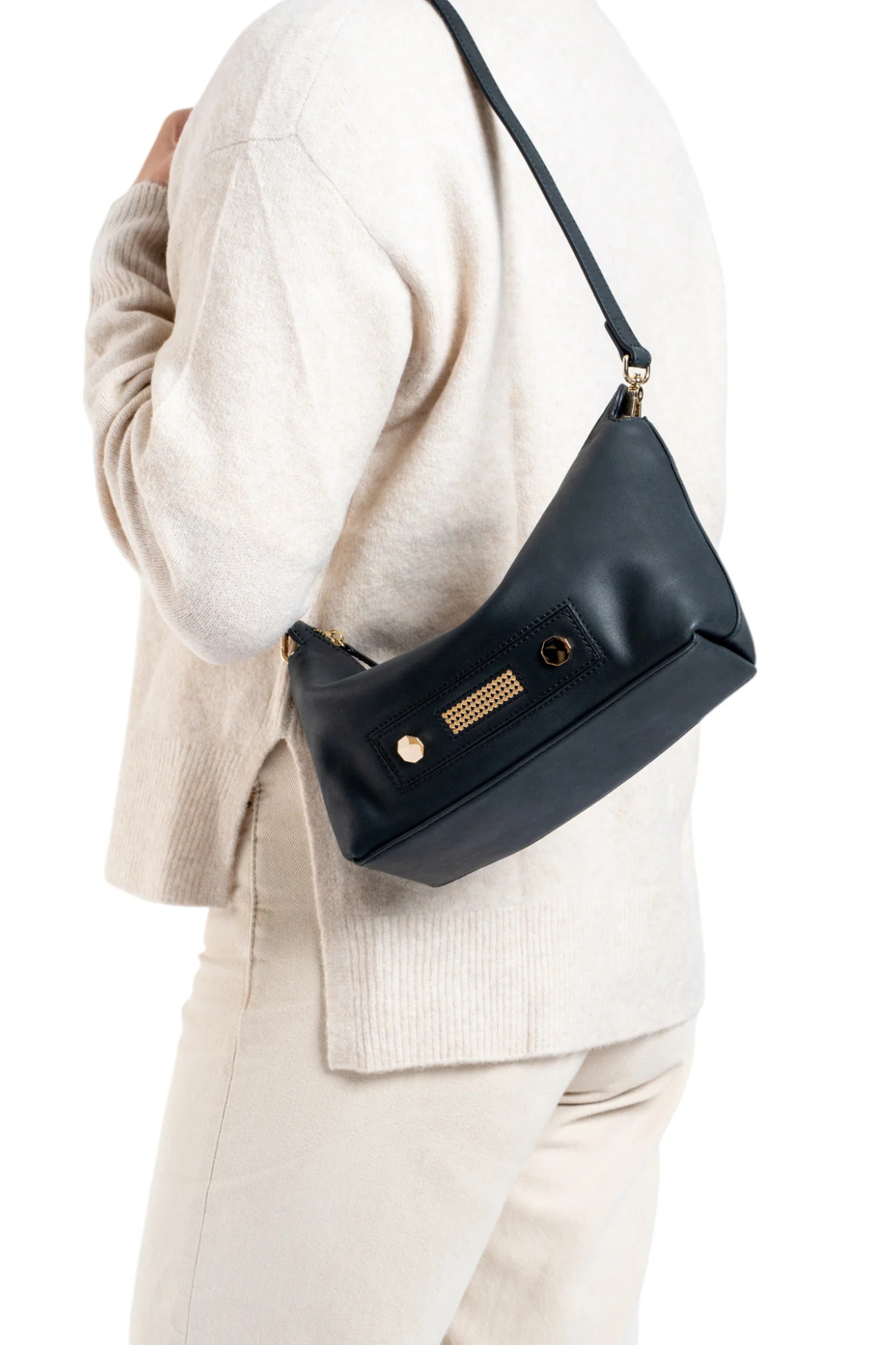 Model wearing the Clio Goldbrenner black Stella classic bag. Front view