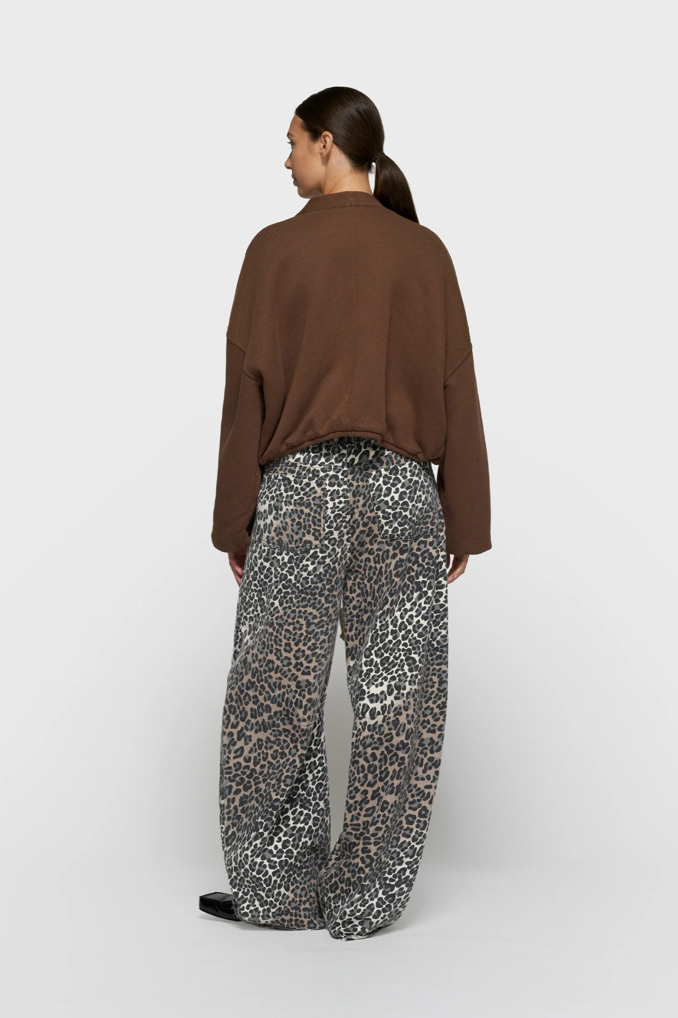 CROPPED BASEBALL CARDIGAN - DARK TRUFFLE