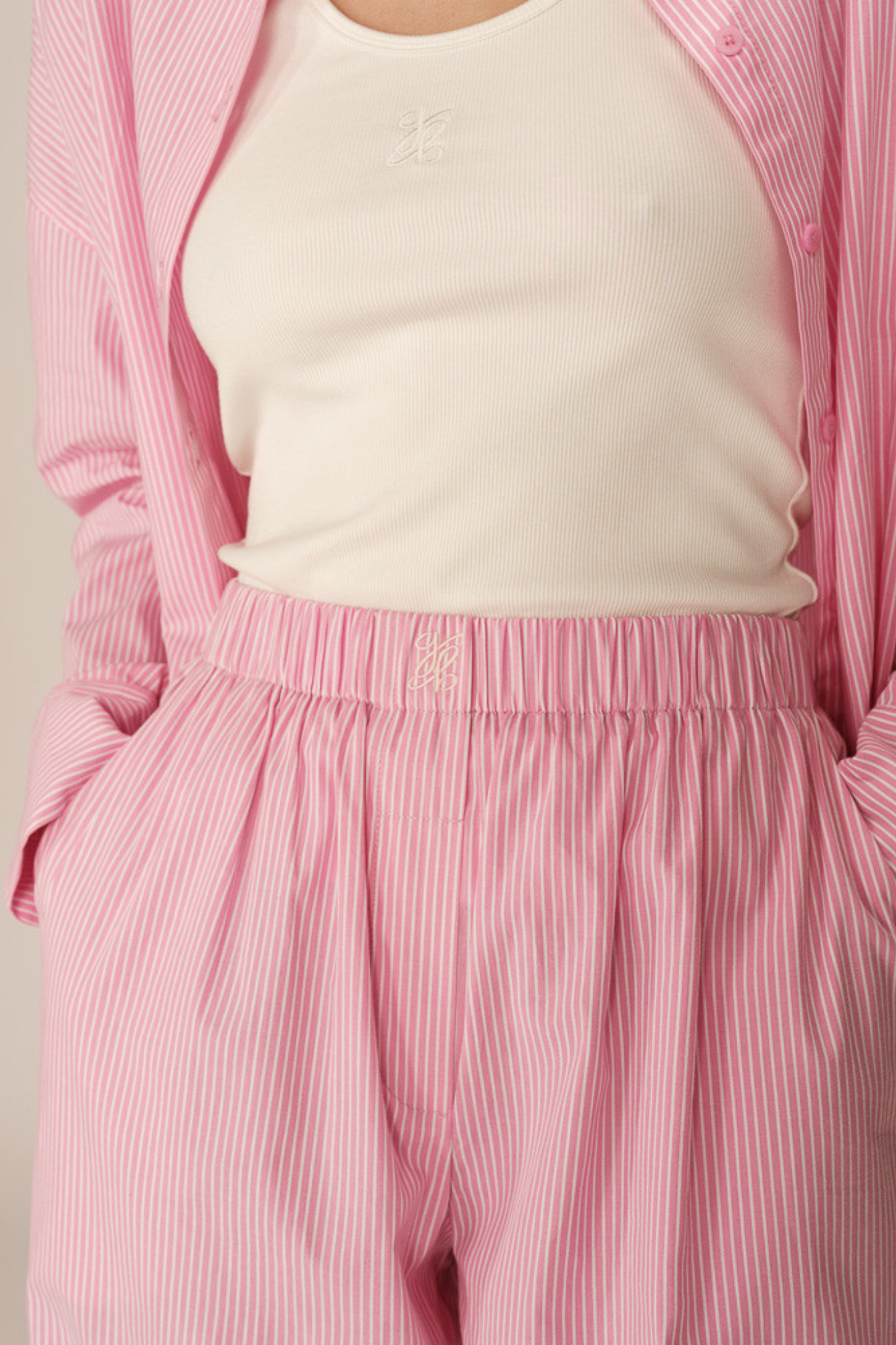 Model wearing the Grace & Mila parmentier pants in pink. Close front view