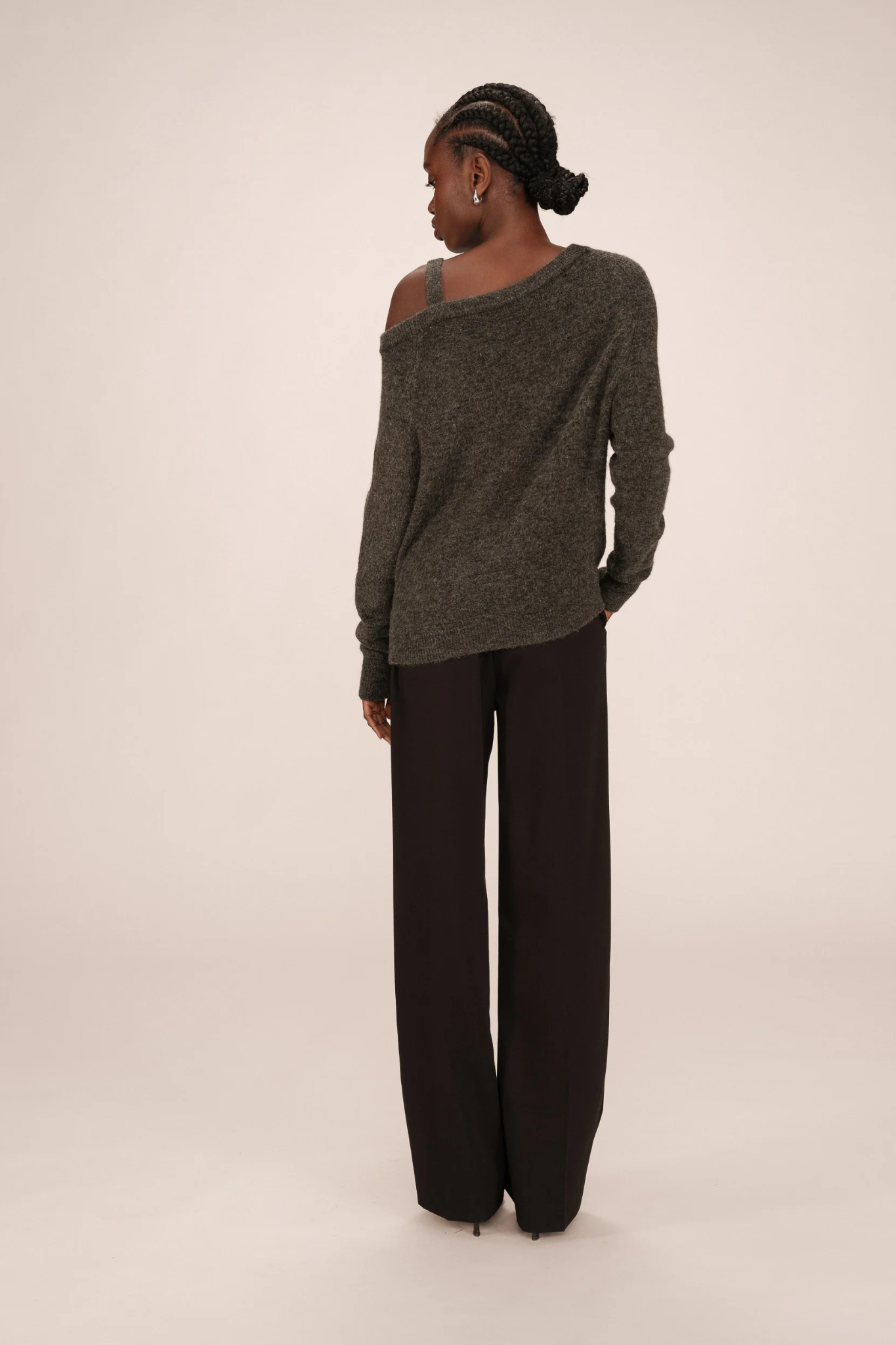 SAMANTHA OFF SHOULDER SWEATER - ANTHRACITE