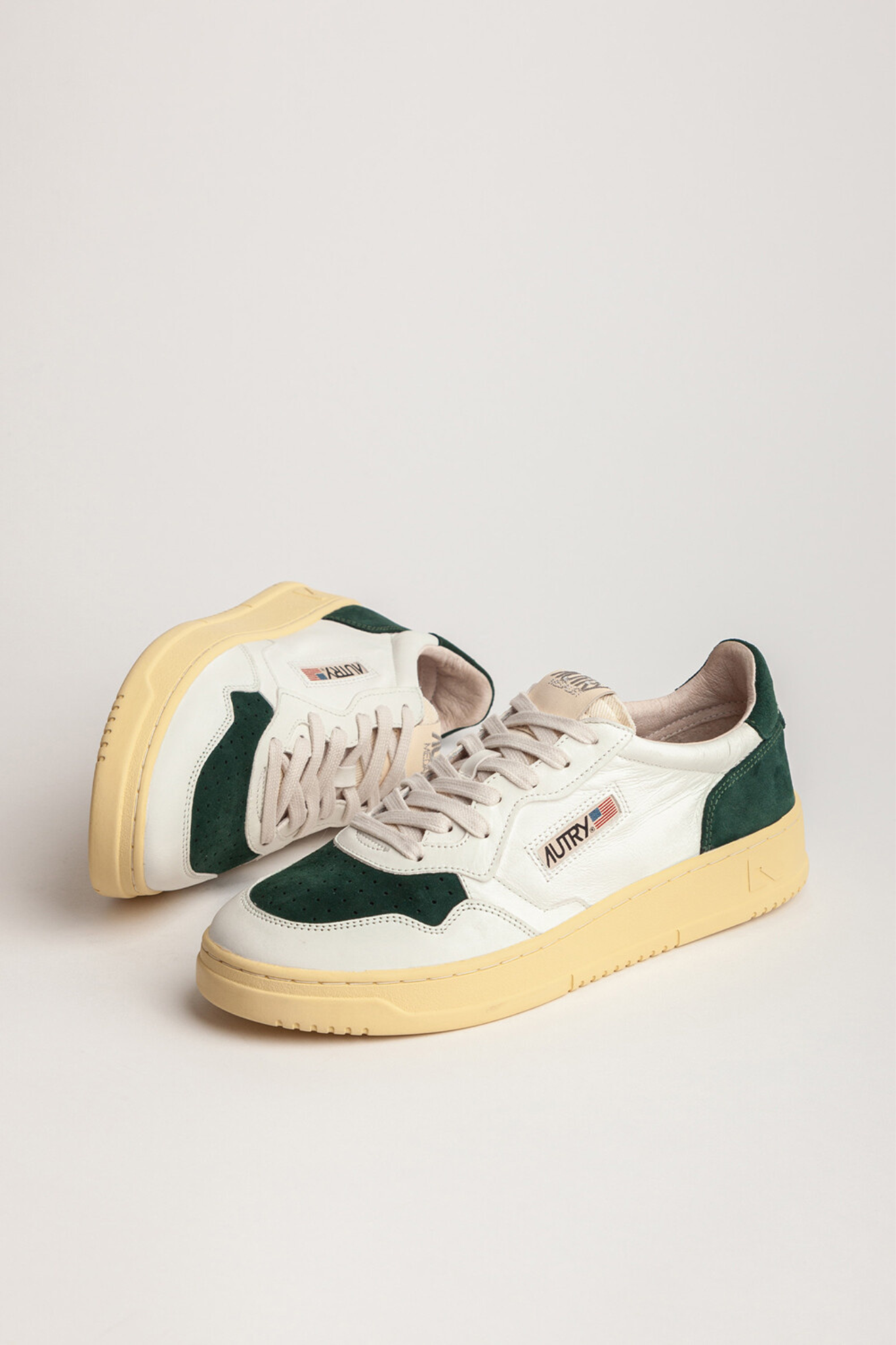 AULW-SL09 - MEDALIST LOW  SNEAKERS IN WHITE LEATHER AND BOTTLE
