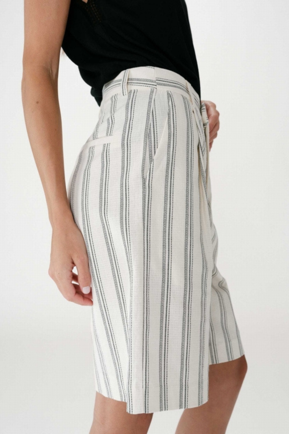 WELLO BERMUDA - ECRU STRIPE