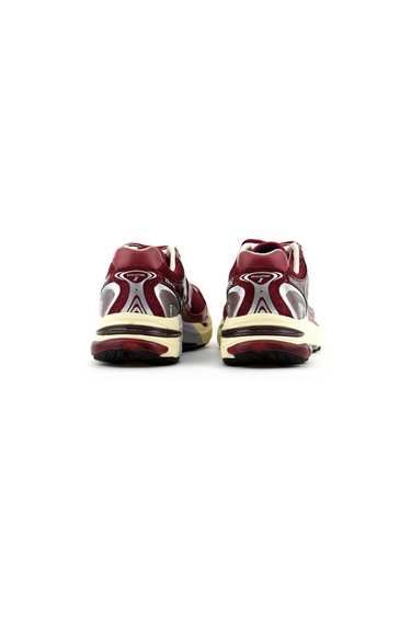 Etonic evolution sneaker in burgundy. Back view