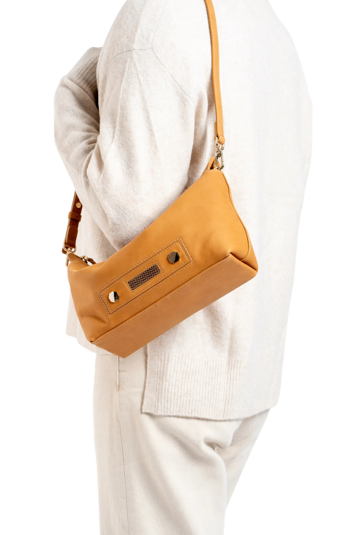 Model wearing the Clio Goldbrenner camel Stella classic bag. Front view