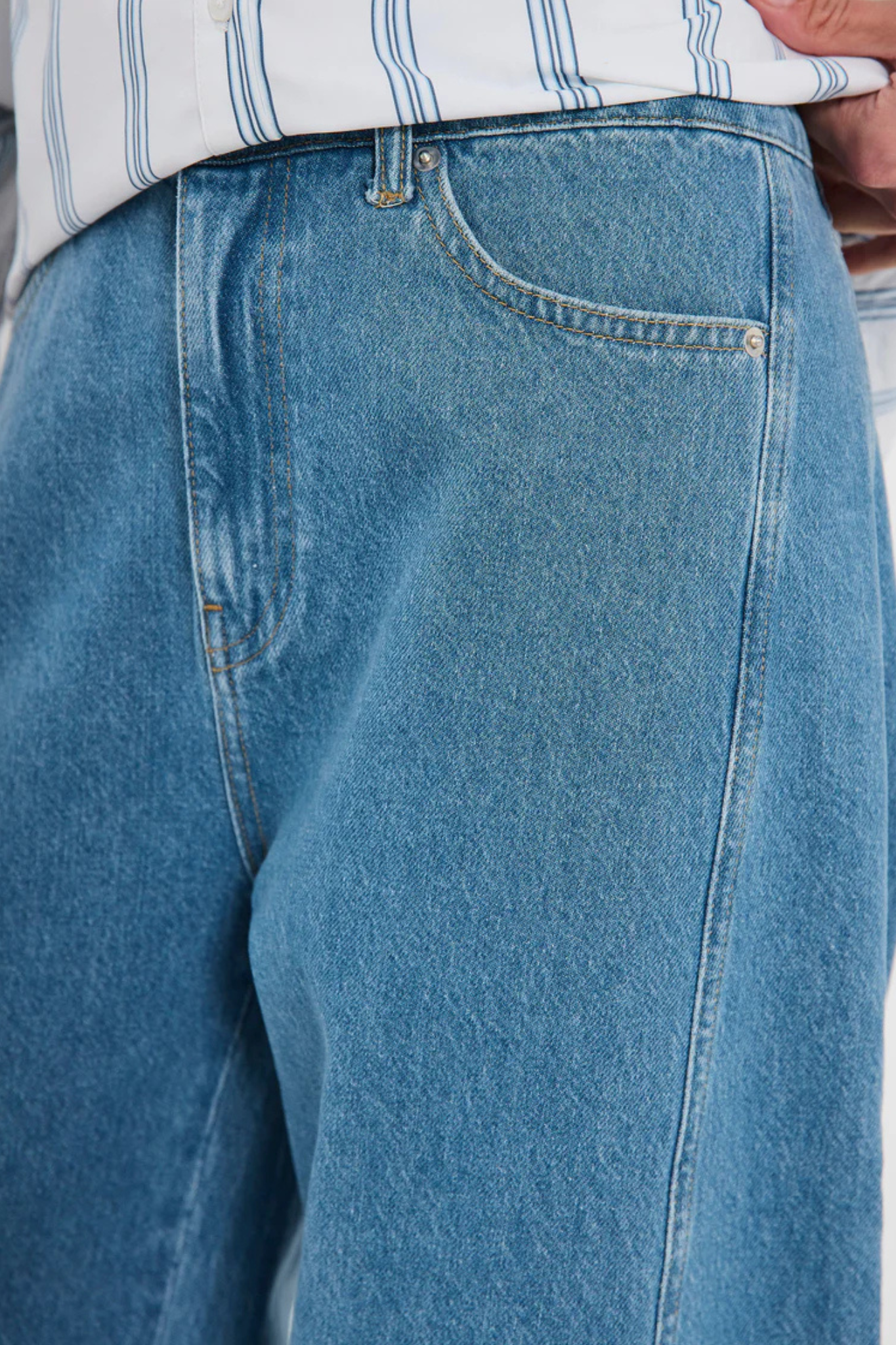 KENZIE BARREL JEANS - MEDIUM BLUE DENIM