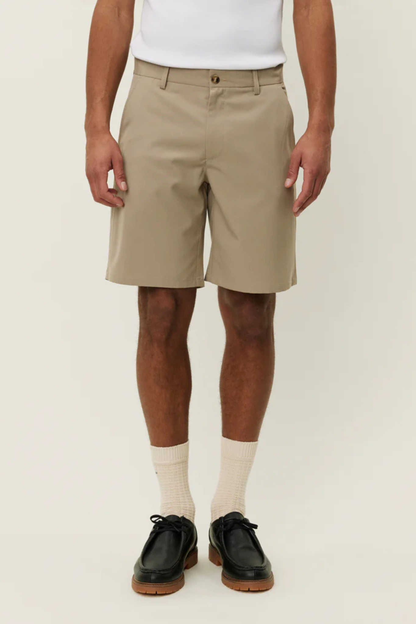 COMO REG SOLID SHORTS - DARK SAND