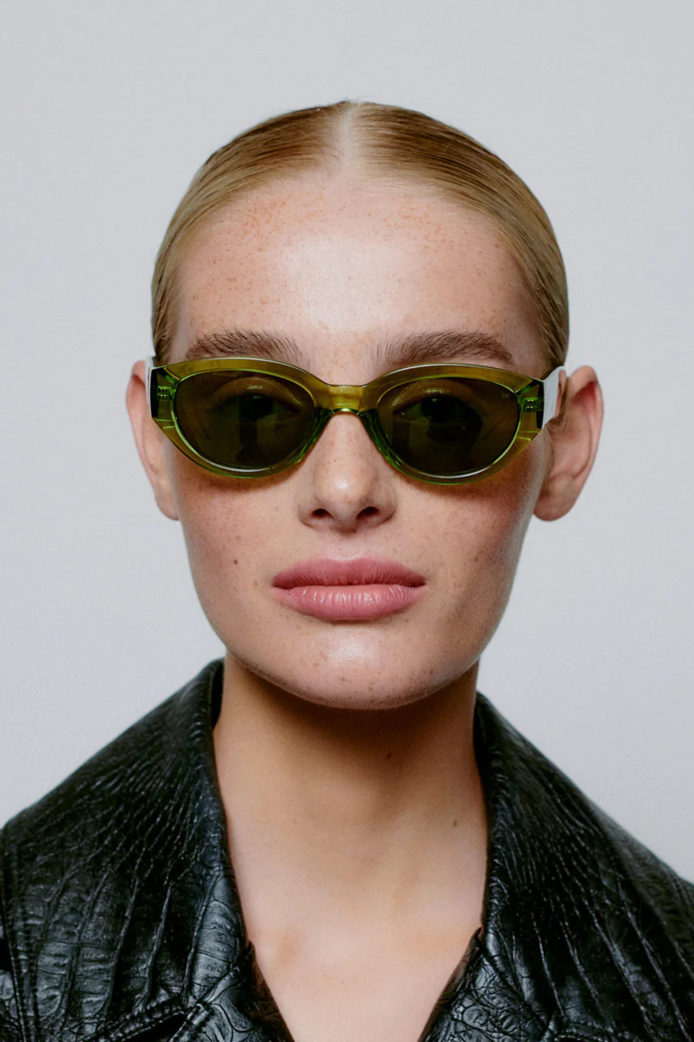 WINNIE SUNGLASSES - LIGHT OLIVE TRANSPARENT