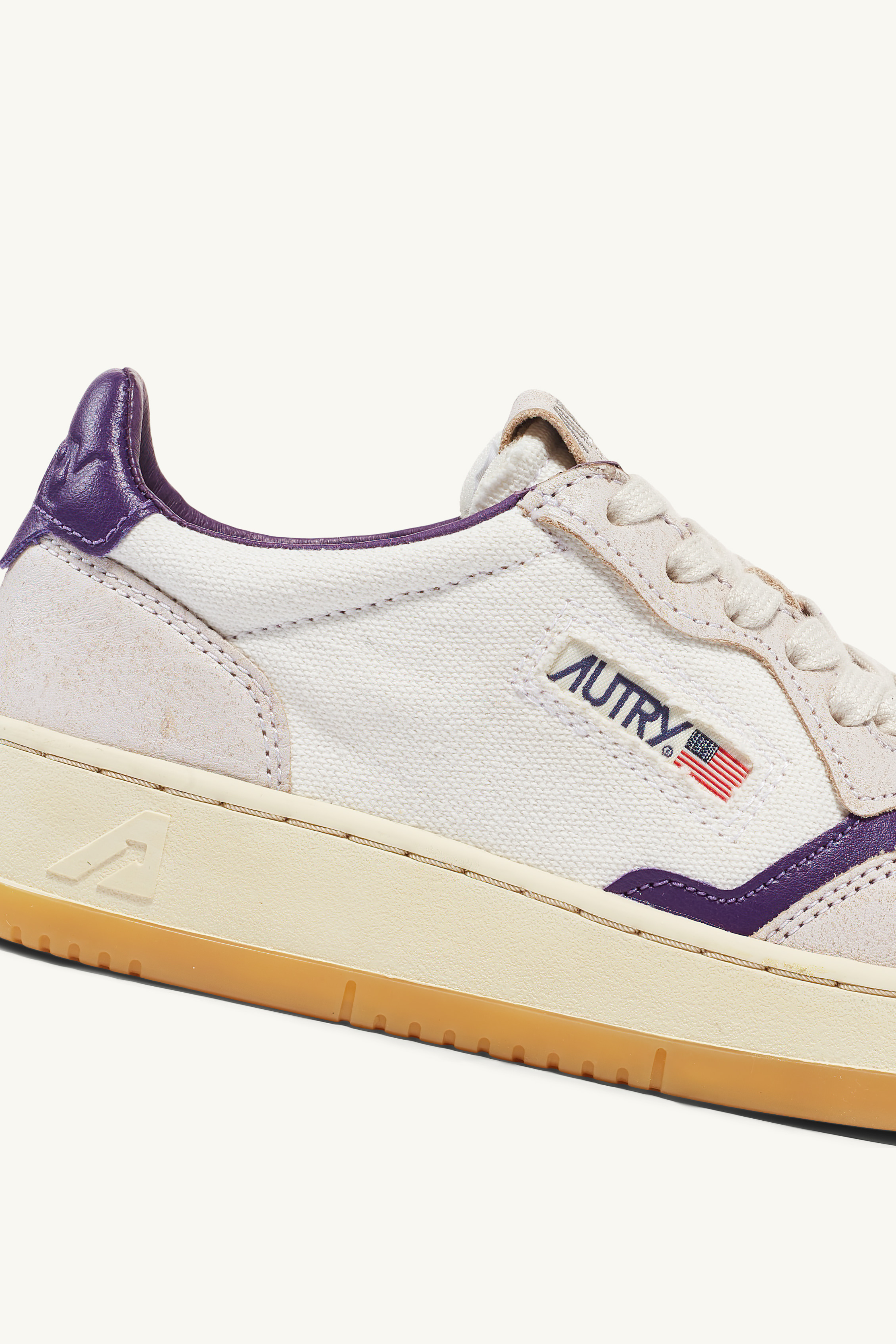 MEDALIST LOW SNEAKER - SAND WHITE/PURPLE