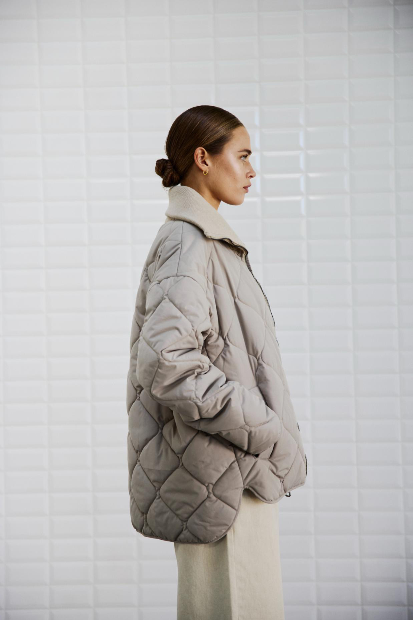 TRIBECCA QUILTED JACKET - GREY SAND
