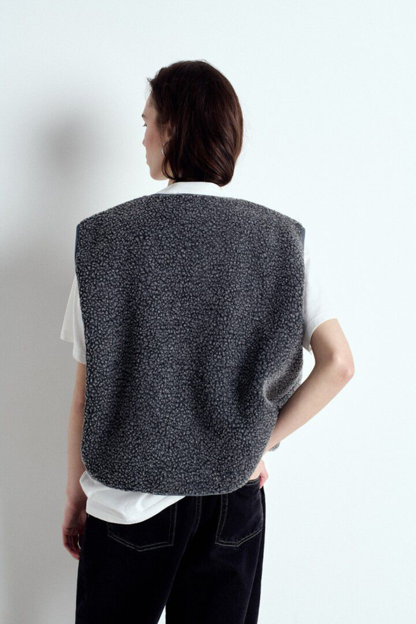 HOKTOWN SLEEVELEES JACKET - CHARCOAL MELANGE