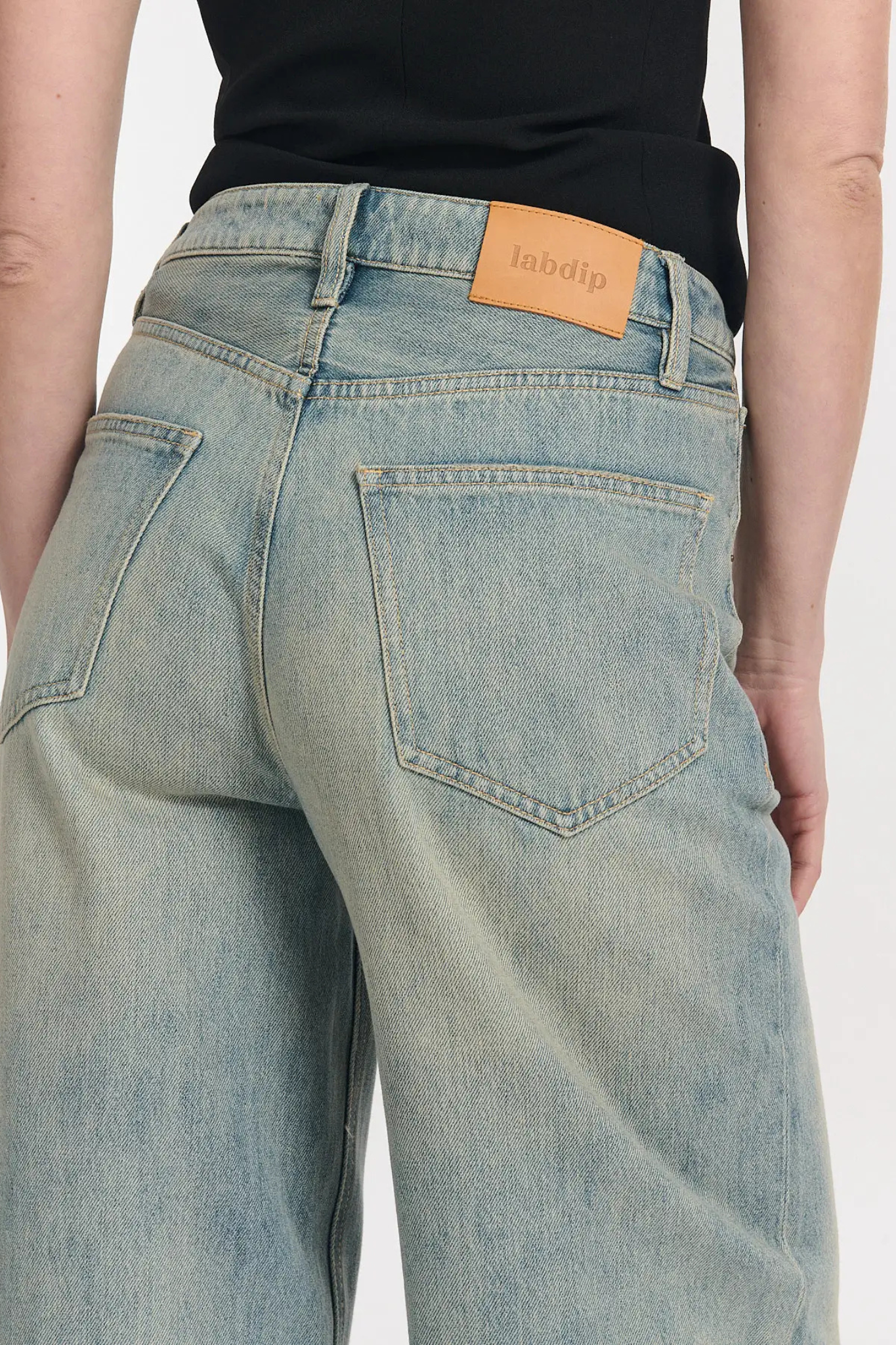 Model wearing the Labdip wilo jeans in dirty blue. Close back view