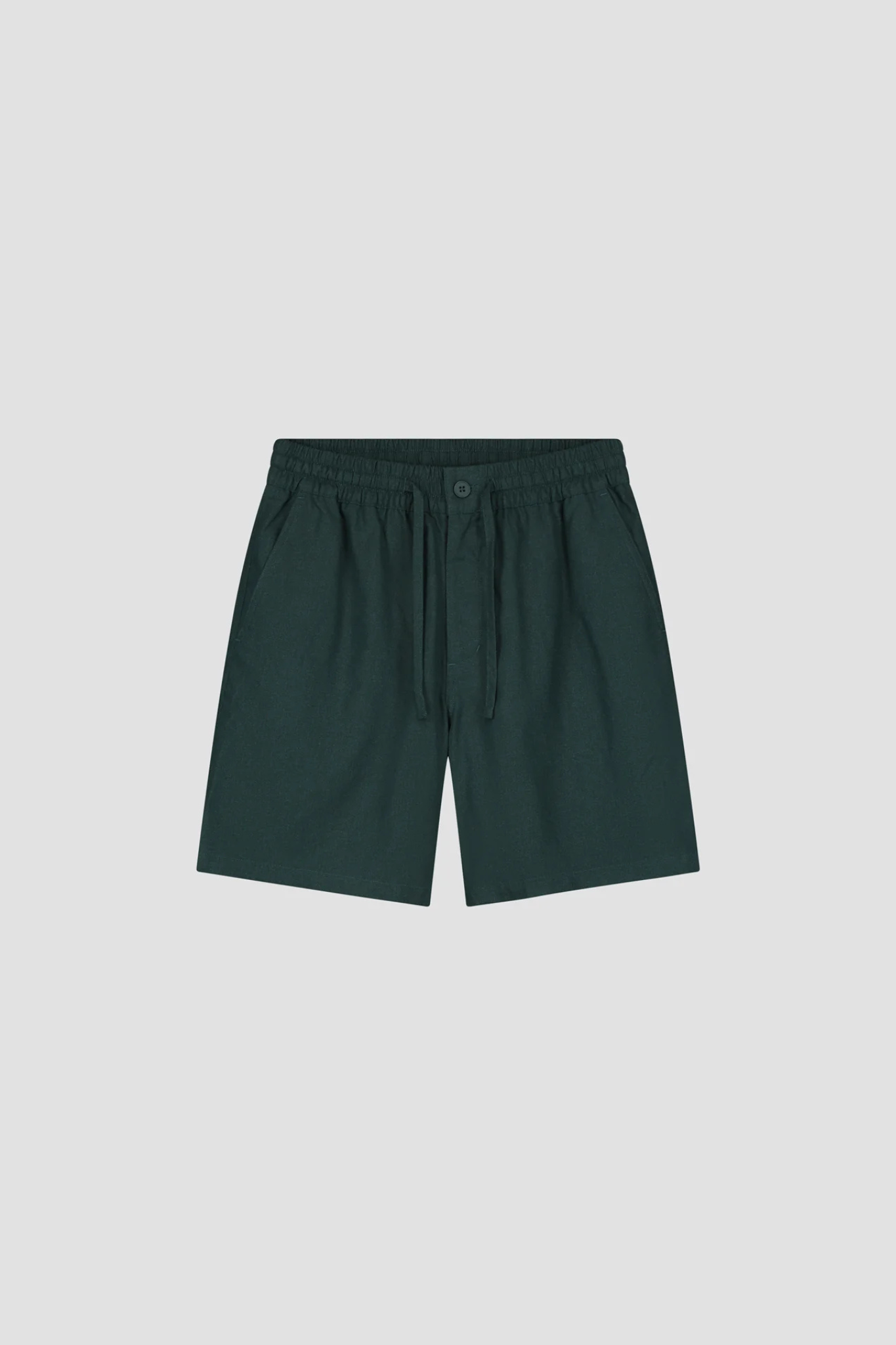 Olaf linen shorts in dark green. Front flatlay view