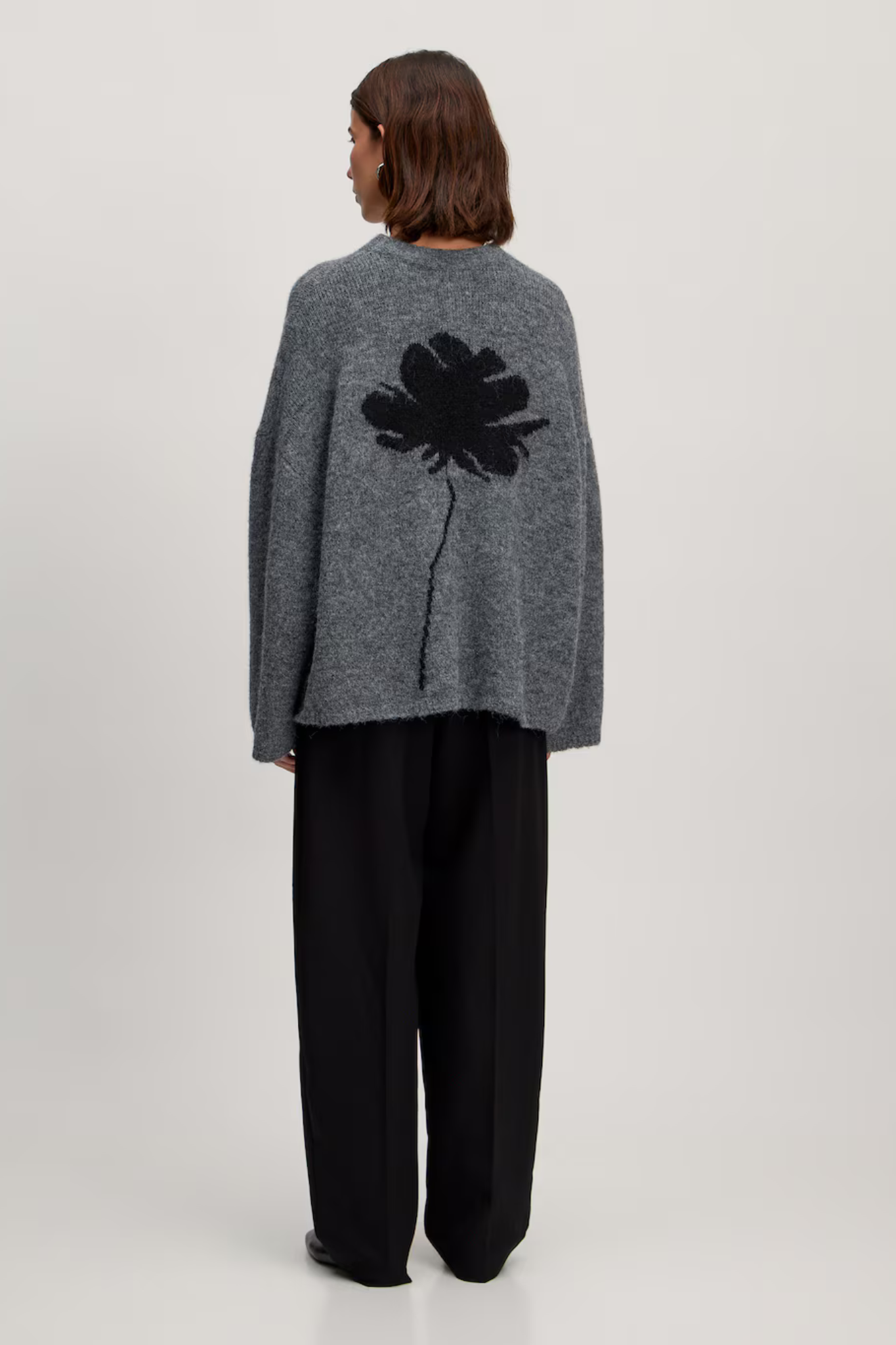 OVERSIZE ULVA JUMPER - GREY/FLOWER JACQUARD IN BLACK