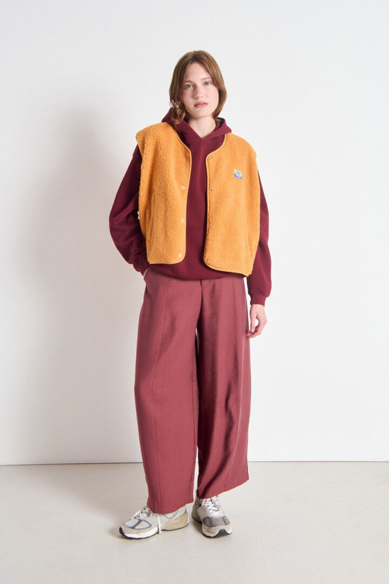 HOKTOWN SLEEVELEES JACKET - NECTARINE
