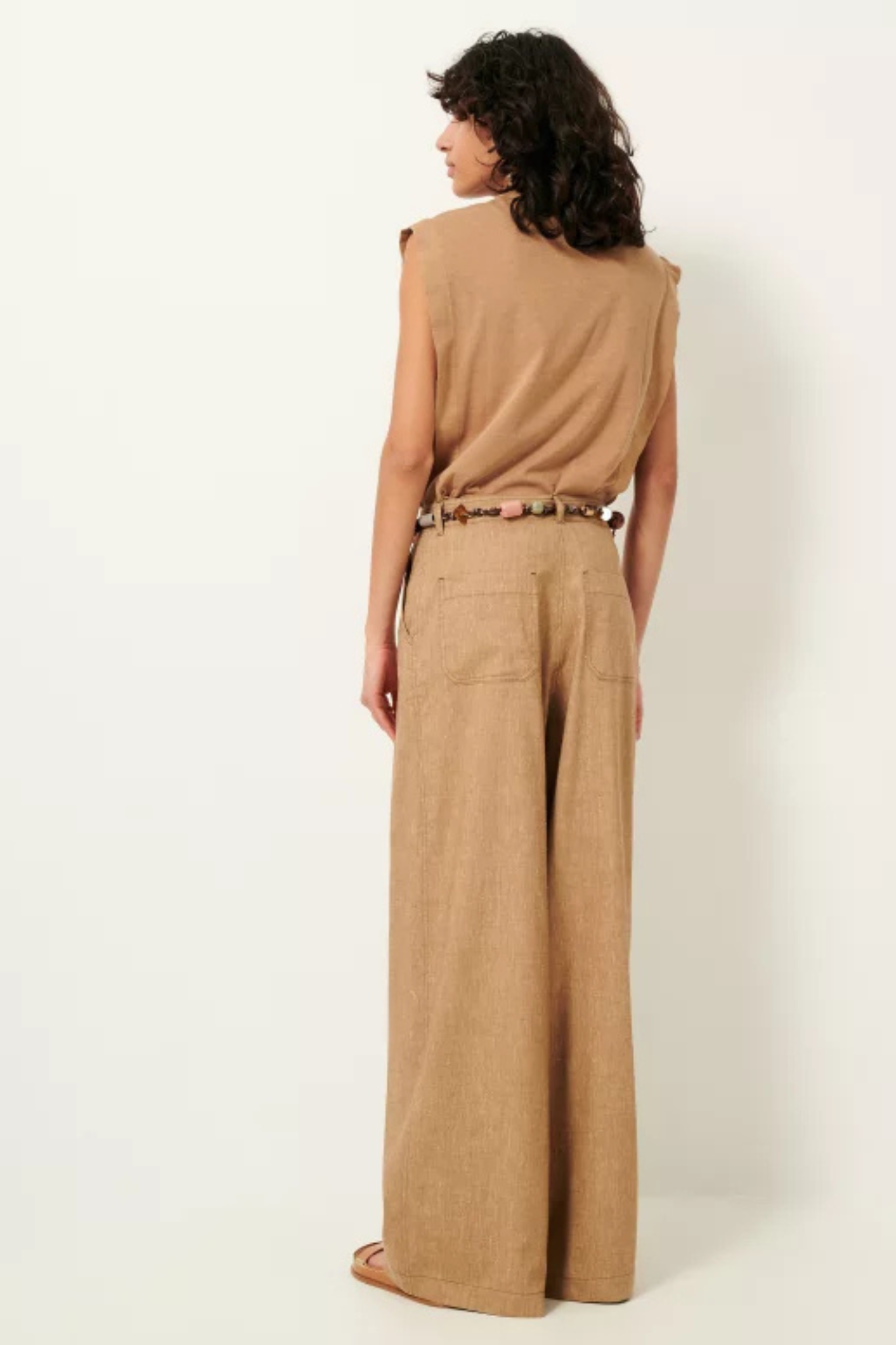 Model wearing the Sessun dasum wide pants in camel. Back view