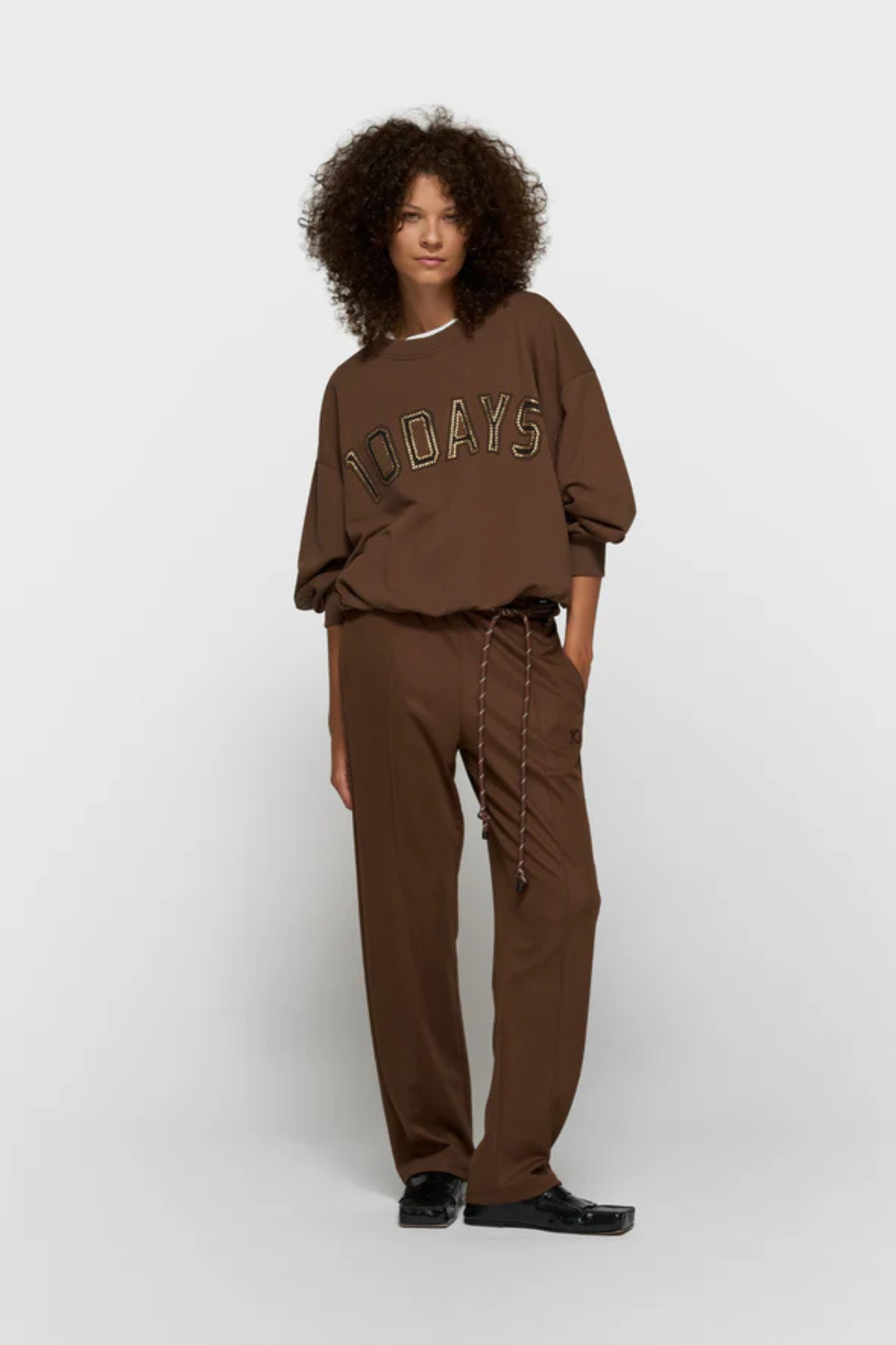 PLEATED SWEATER - DARK TRUFFLE