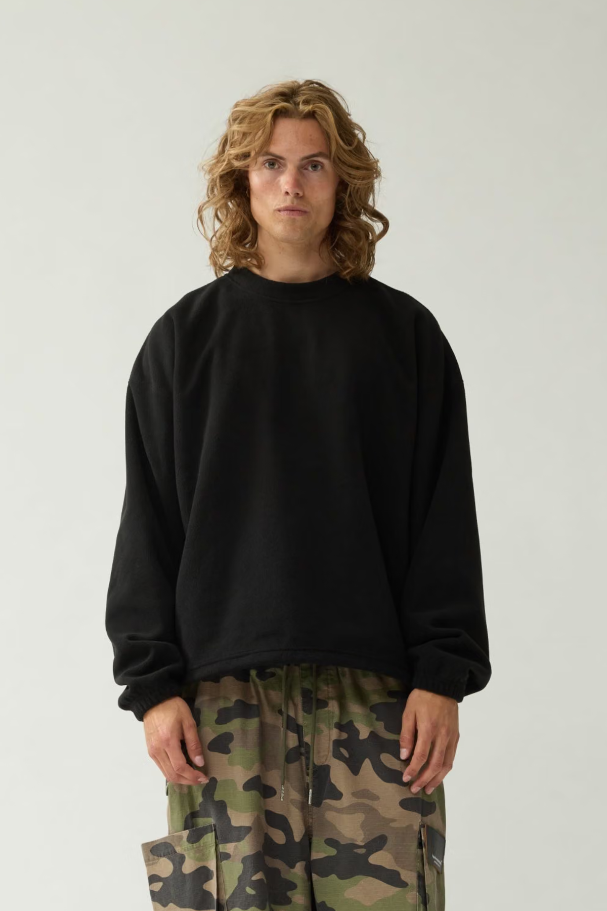 FLEECE CREWNECK - BLACK