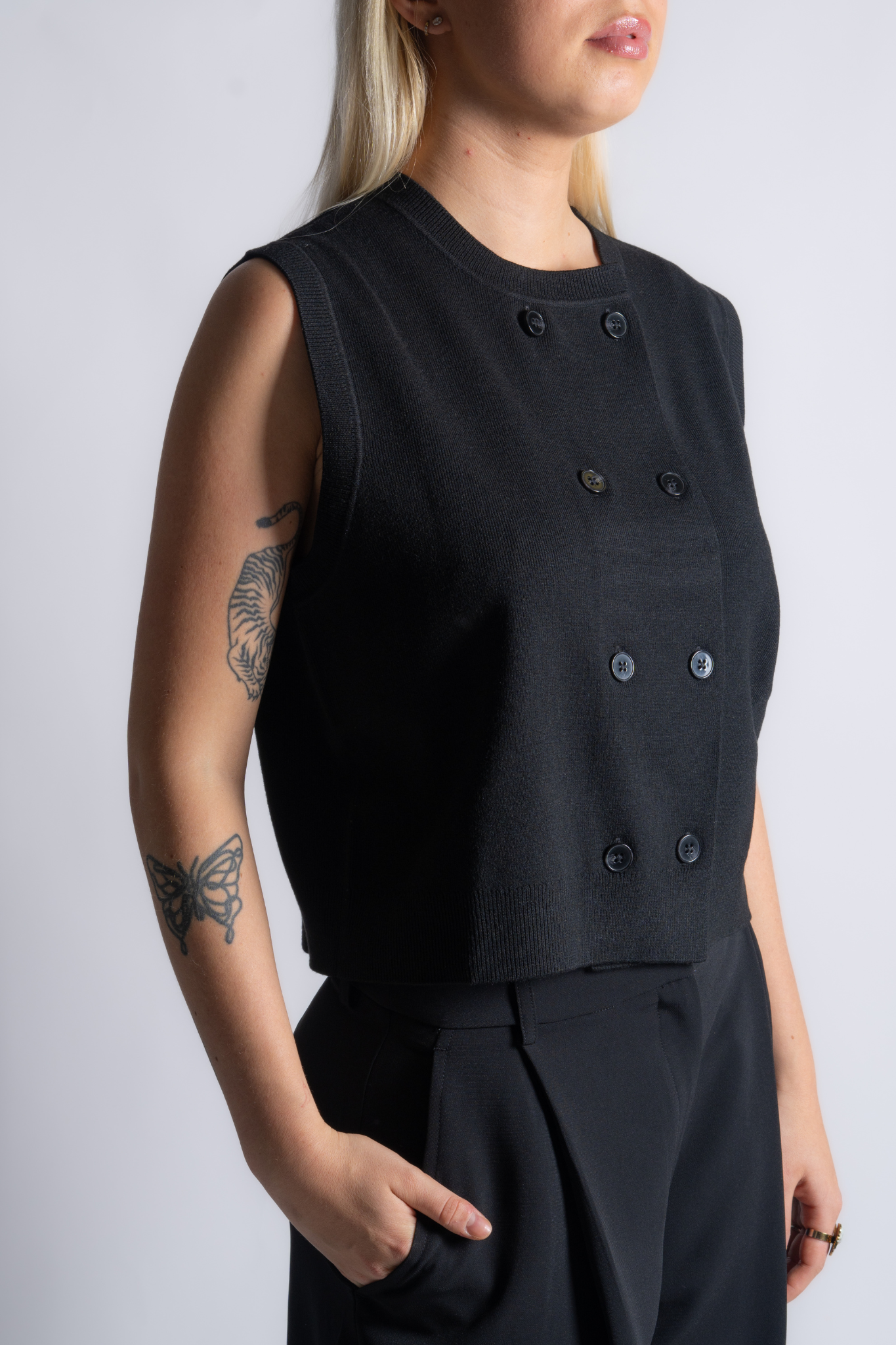 VAYA KNIT VEST - BLACK