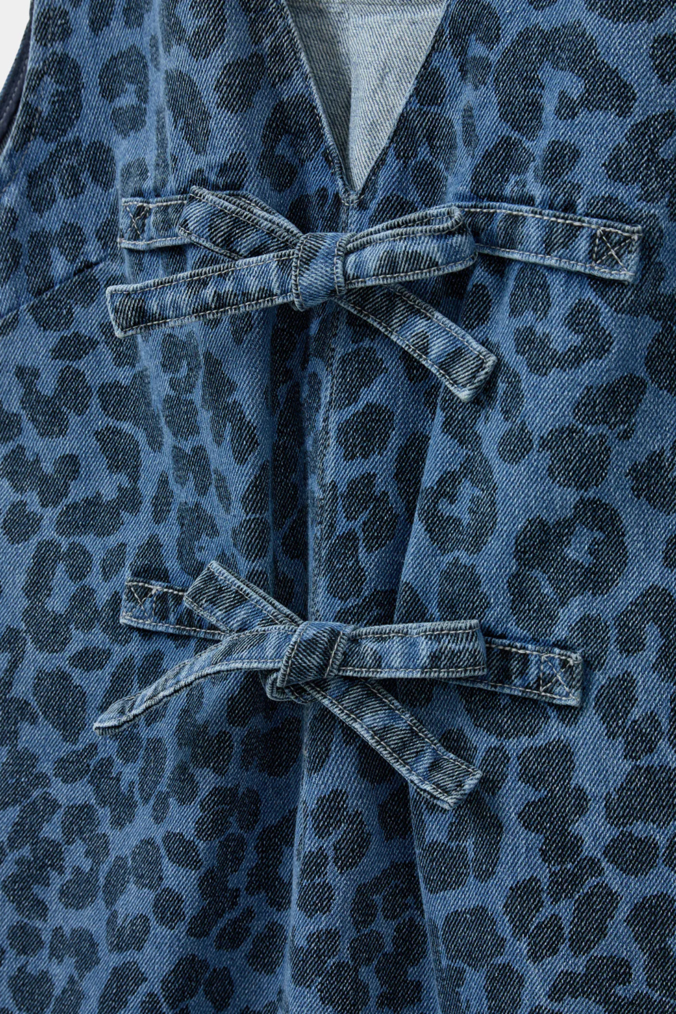 Sofie Schnoor ingrid dress in leopard denim blue. Close front view