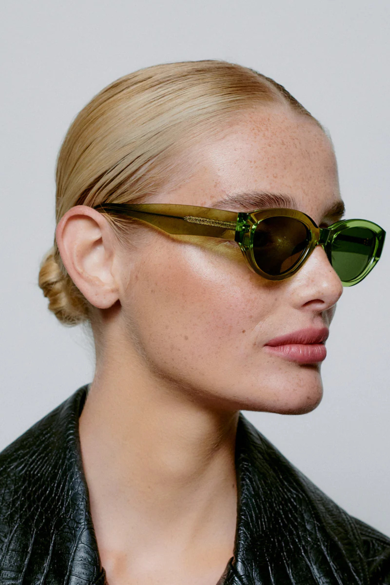 WINNIE SUNGLASSES - LIGHT OLIVE TRANSPARENT