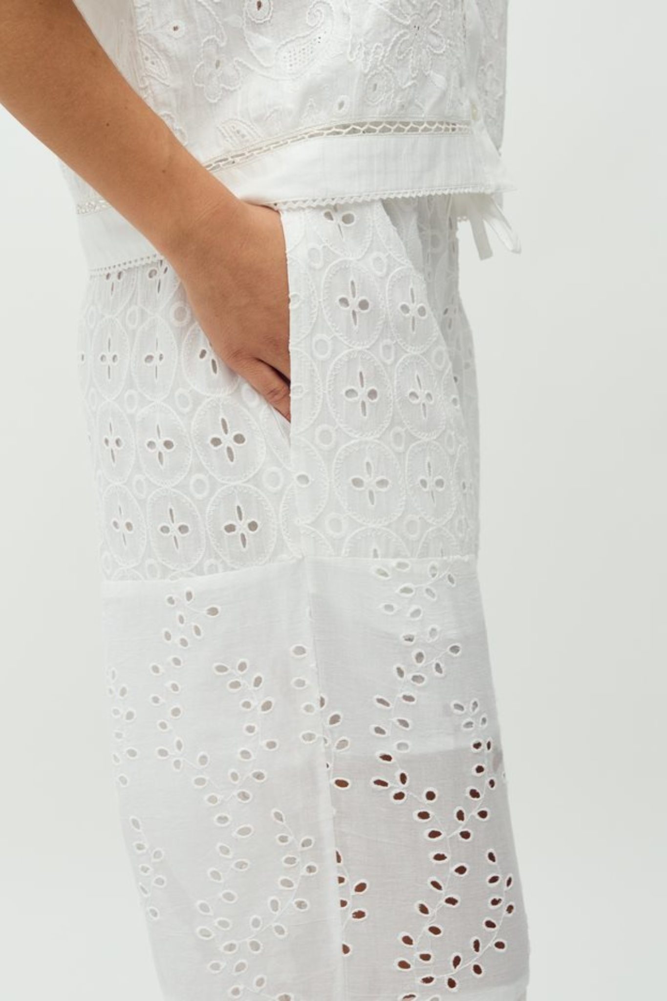 Model wearing the MBYM viljane embroidery pants in white. Side view
