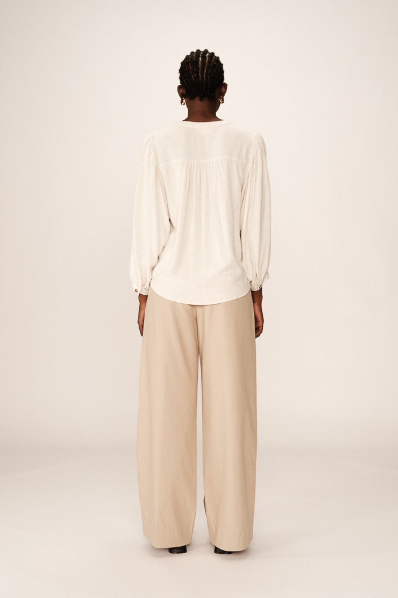 PORTRAIT BLOUSE - BEIGE