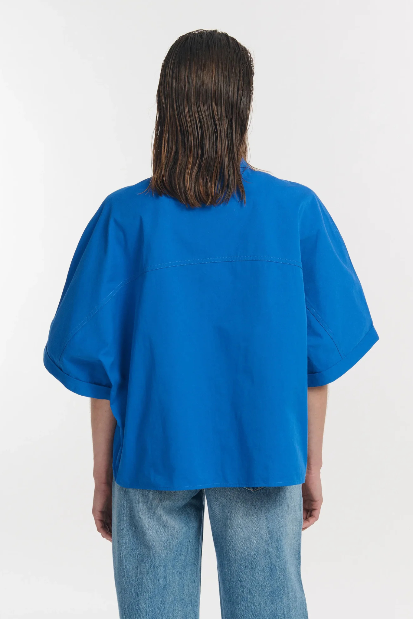 Model wearing the Labdip dolly popeline blouse in bleu royal. Back view