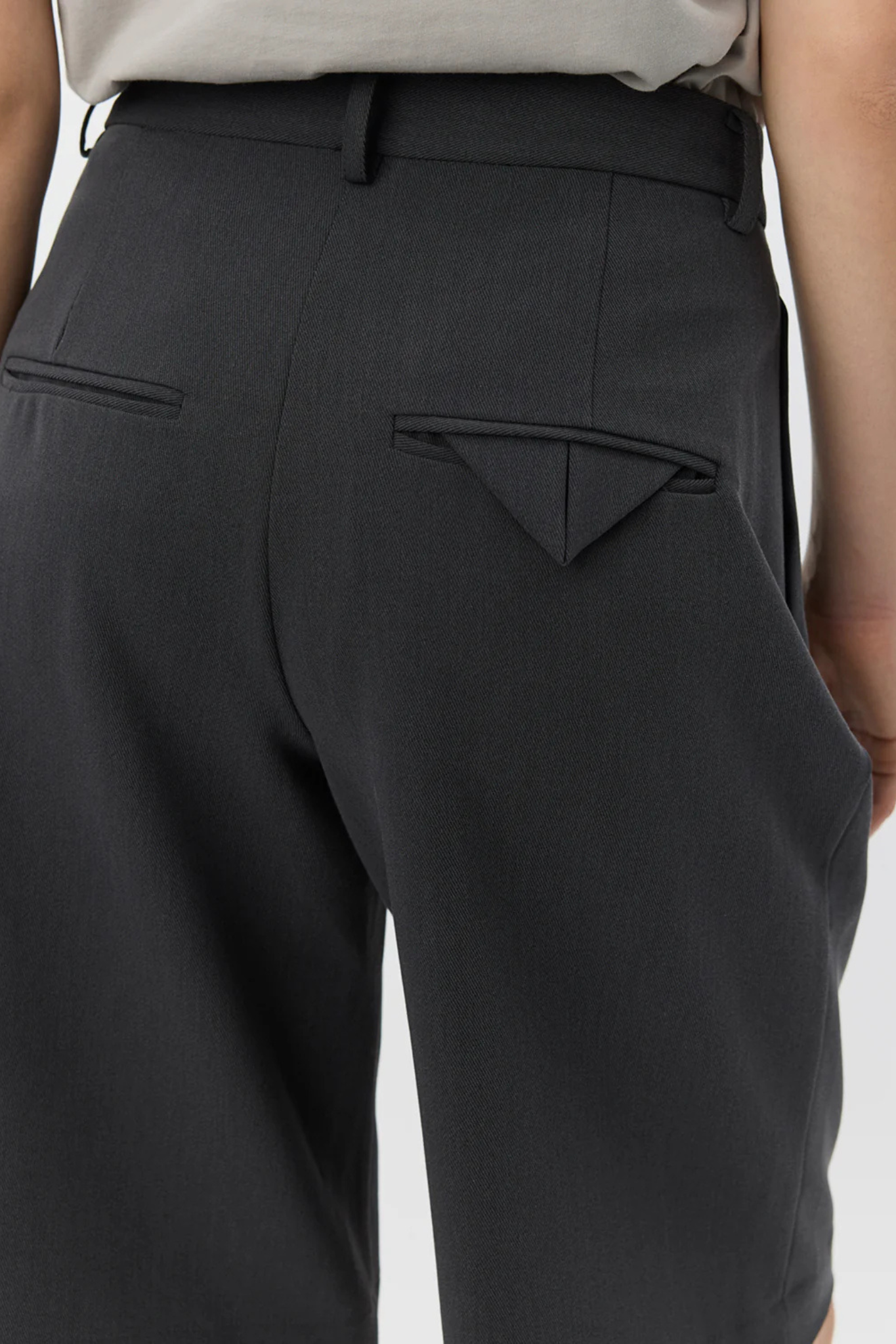 ELSA BERMUDA SUITING SHORTS - DARK GREY