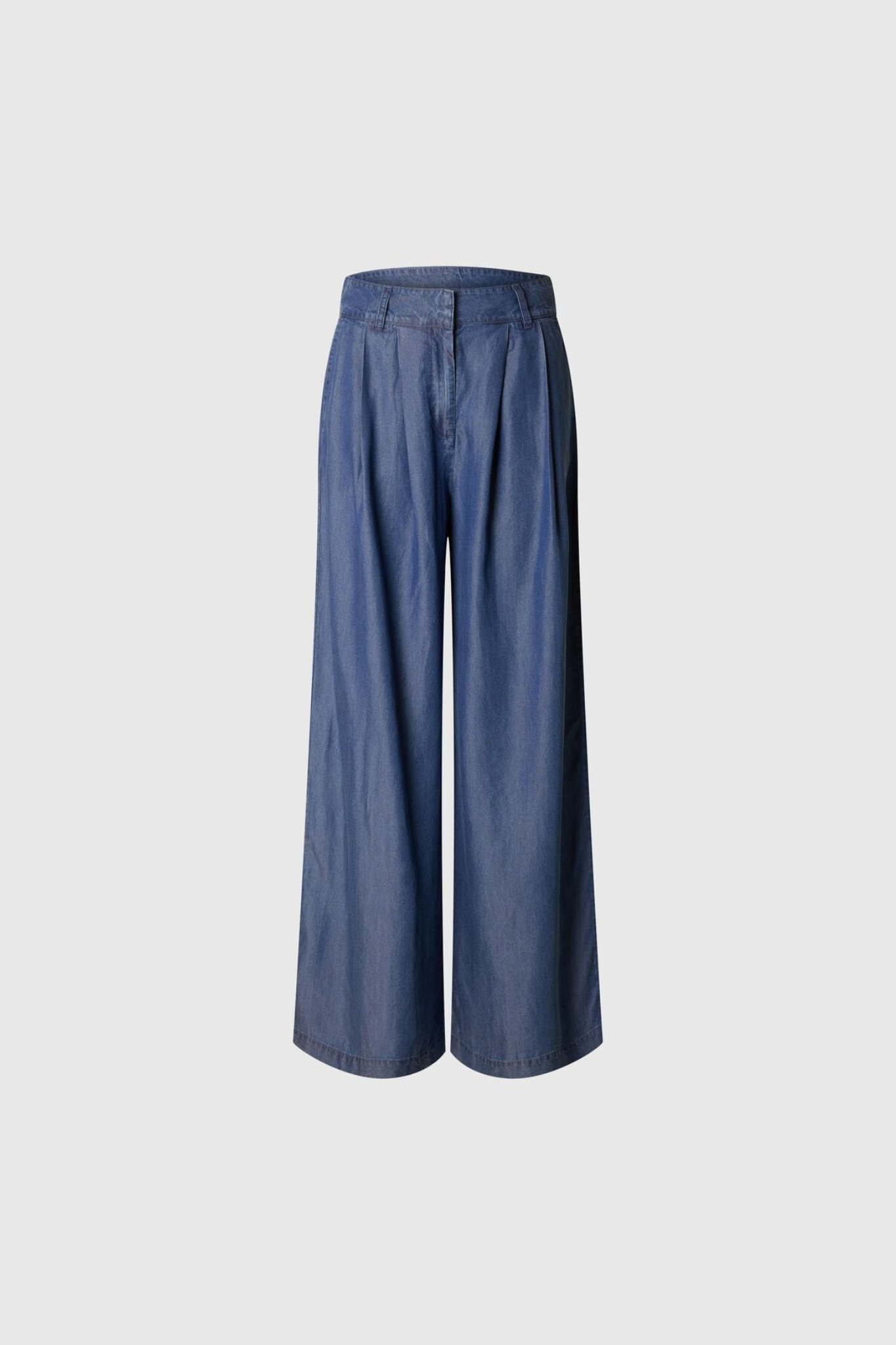 Selected Femme janna pleated chambray pants in dark blue. Front flatlay view