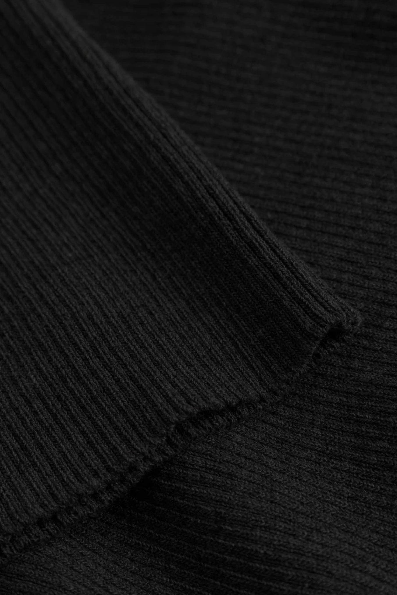 LAJOIA KNIT TOP - BLACK