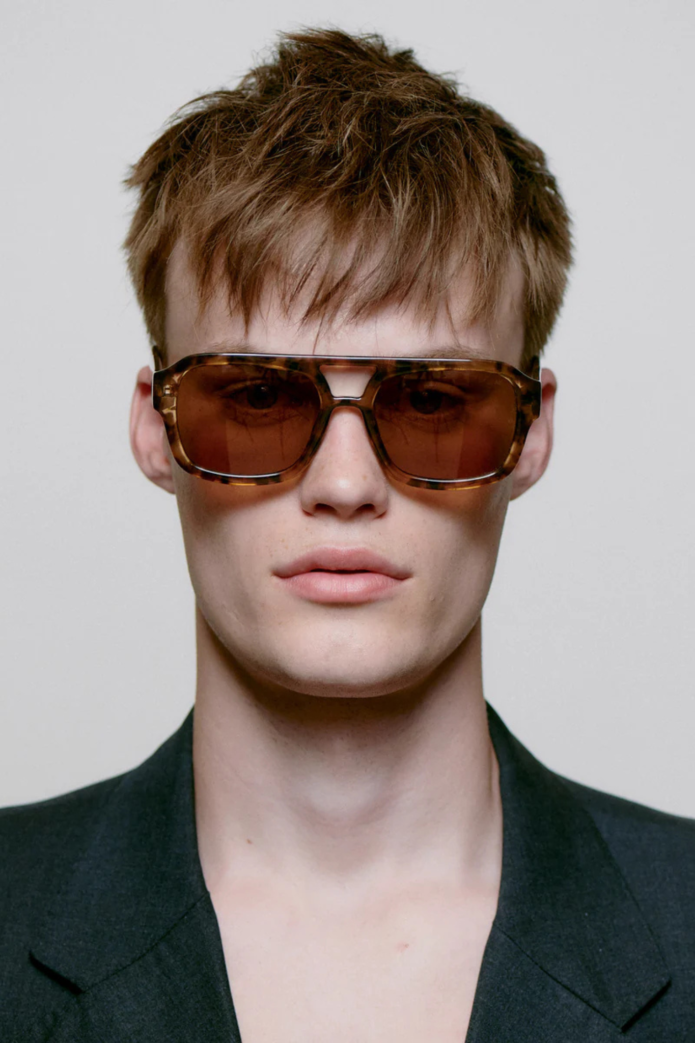 Model wearing the A. Kjaerbede kaya sunglasses in coquina. Front view